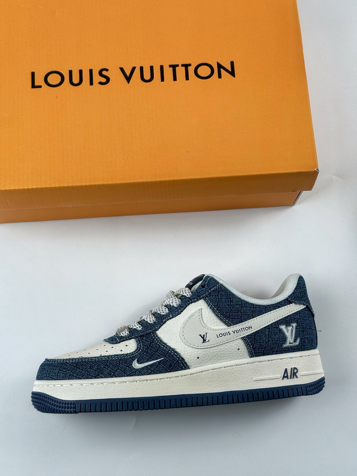 Nike Air Force 1 Low 07 x Louis Vuitton 蓝白牛仔小钩满天星 XS1958-551
