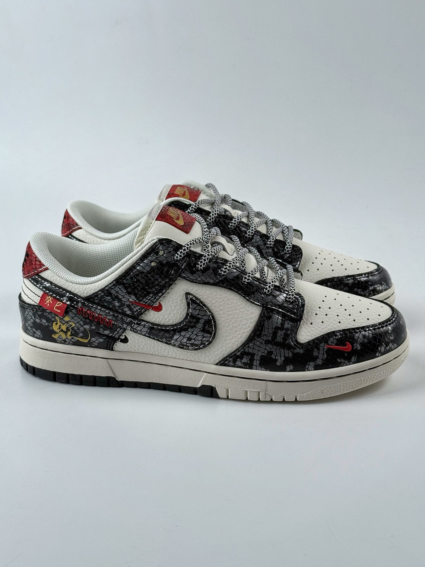 Nike SB Dunk Low 蛇年限定 黑白红三小钩满天星 YX5066-293