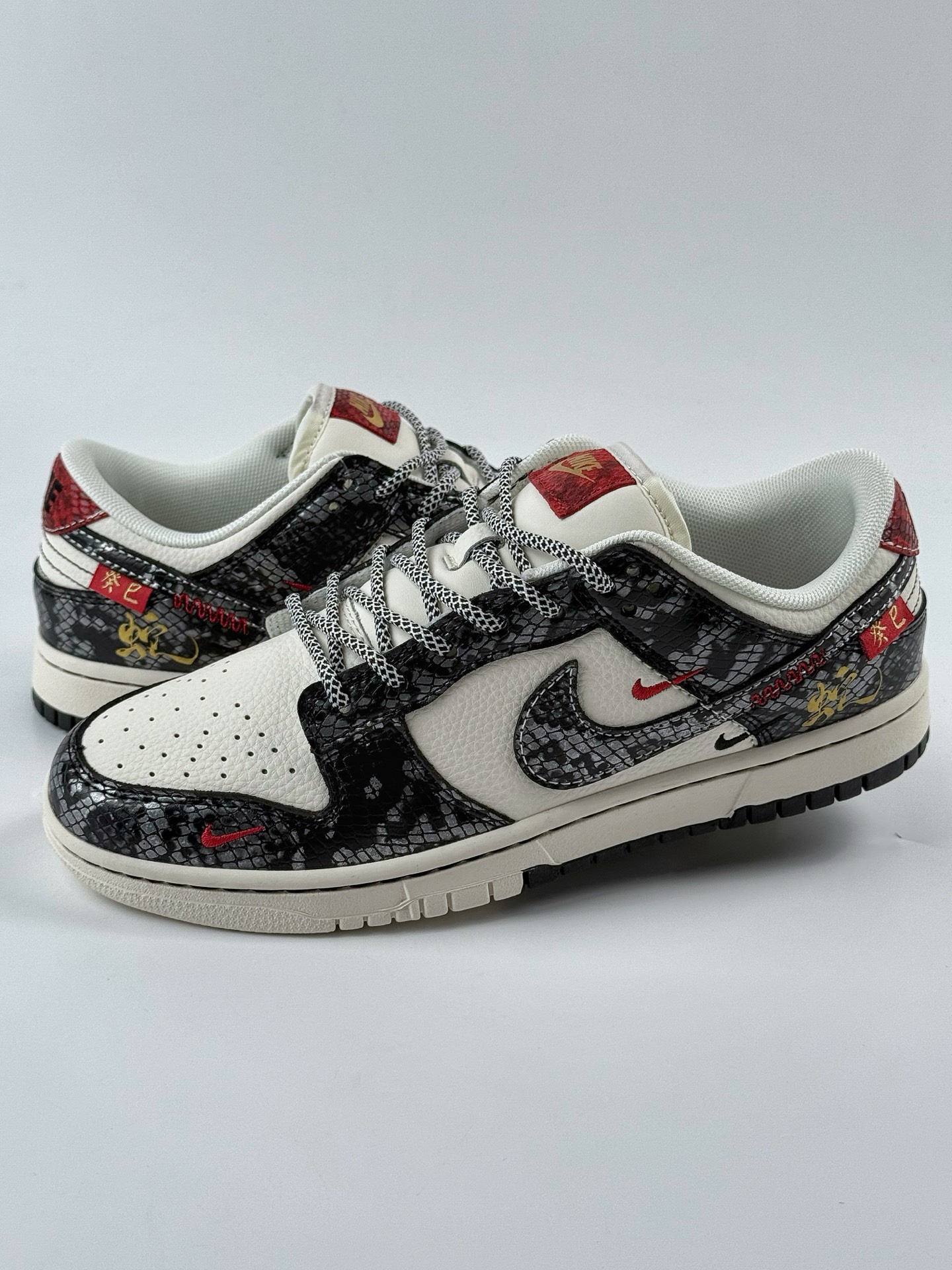 Nike SB Dunk Low 蛇年限定 黑白红三小钩满天星 YX5066-293
