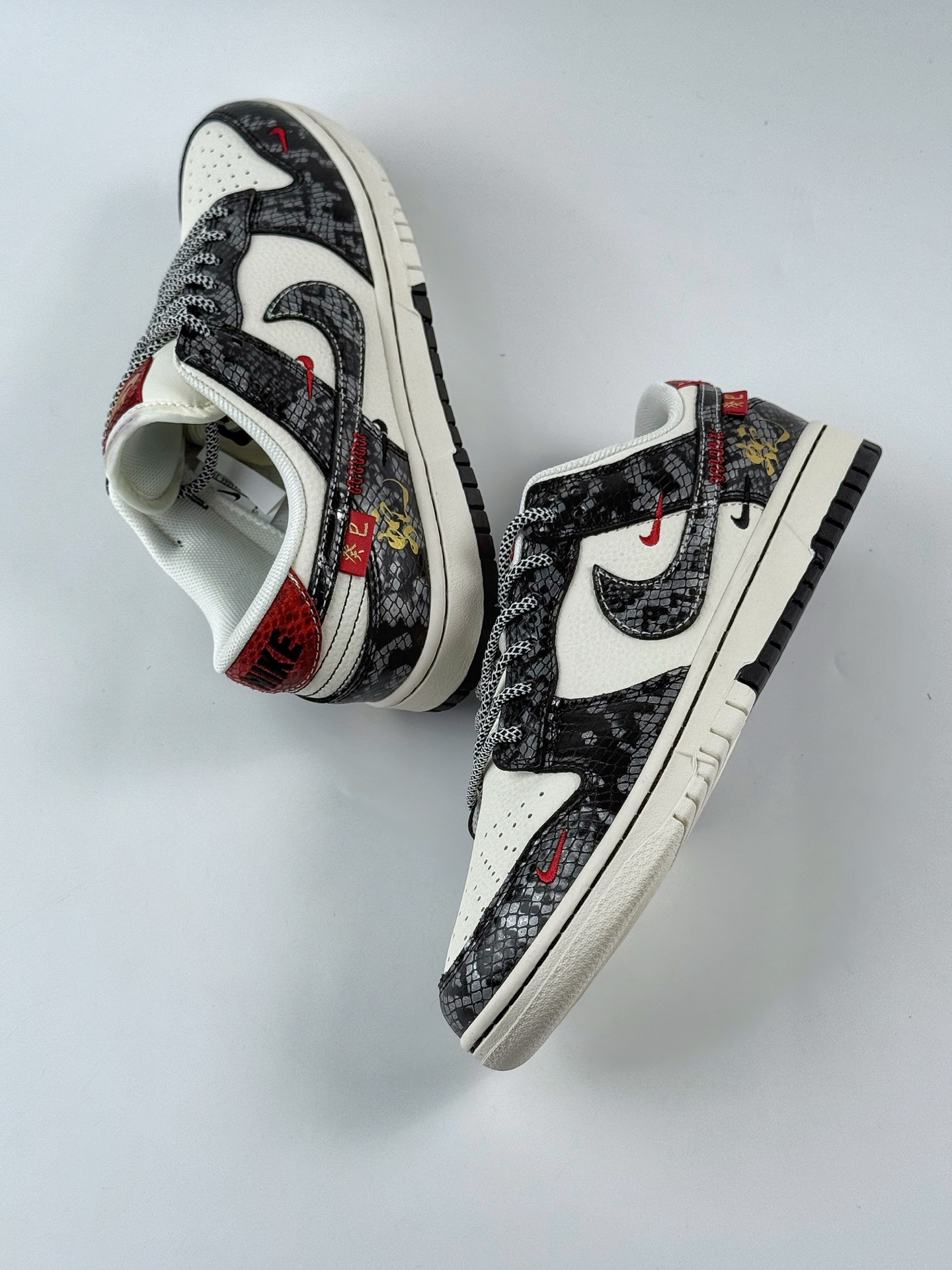 Nike SB Dunk Low 蛇年限定 黑白红三小钩满天星 YX5066-293