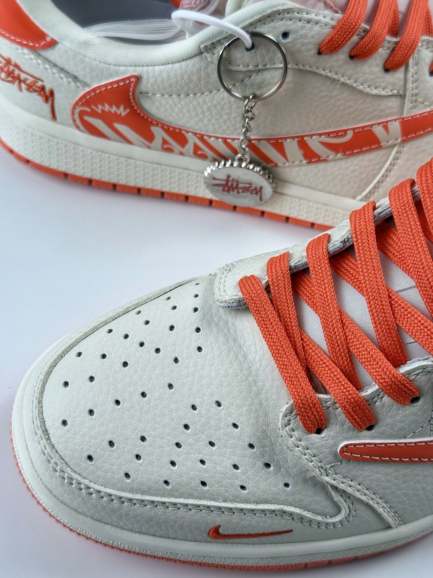 Travis Scott x Nike Air Jordan 1 Low x Stussy Air Jordan 1 Low 反转白橙小钩倒钩 LD2025-020