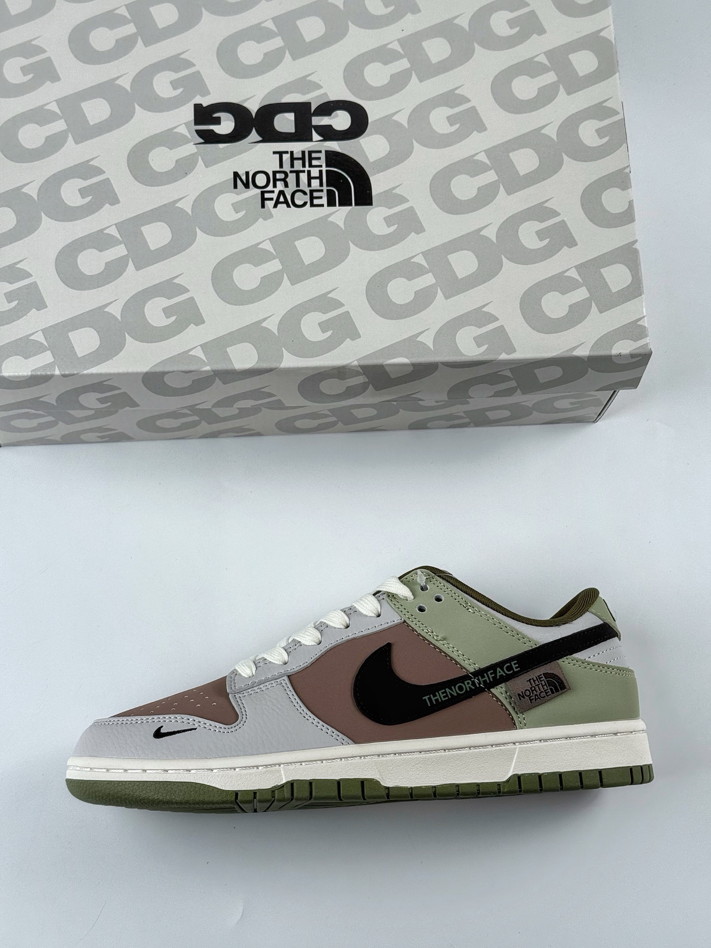 240 Nike SB Dunk Low x The North Face 灰棕黑小钩 XD1588-210