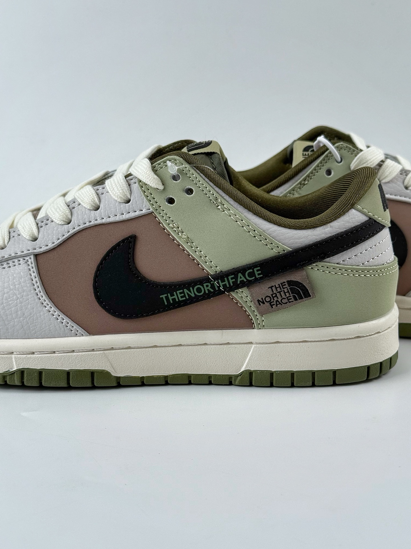 240 Nike SB Dunk Low x The North Face 灰棕黑小钩 XD1588-210