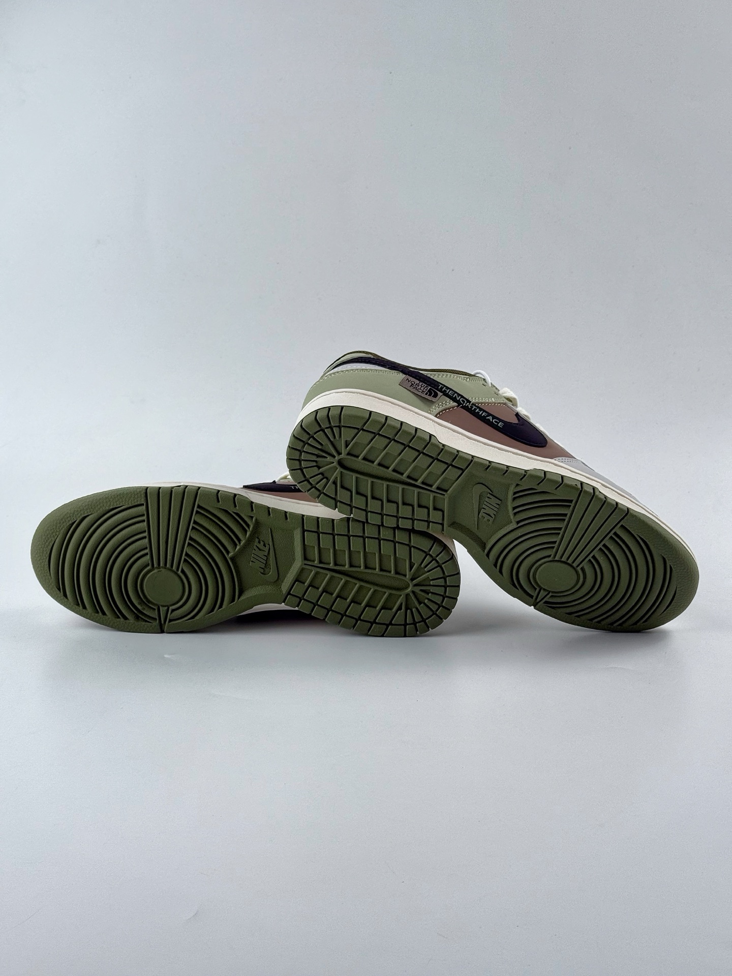 240 Nike SB Dunk Low x The North Face 灰棕黑小钩 XD1588-210