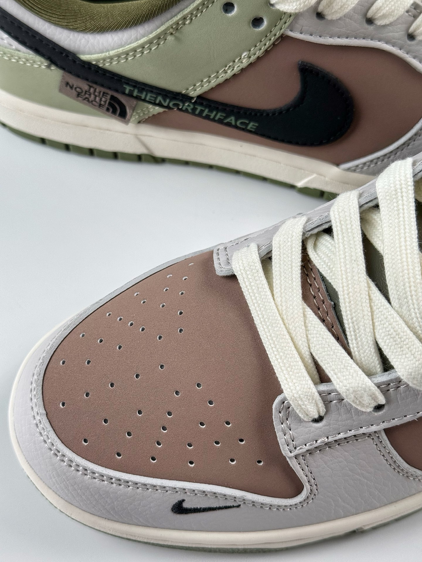 240 Nike SB Dunk Low x The North Face 灰棕黑小钩 XD1588-210