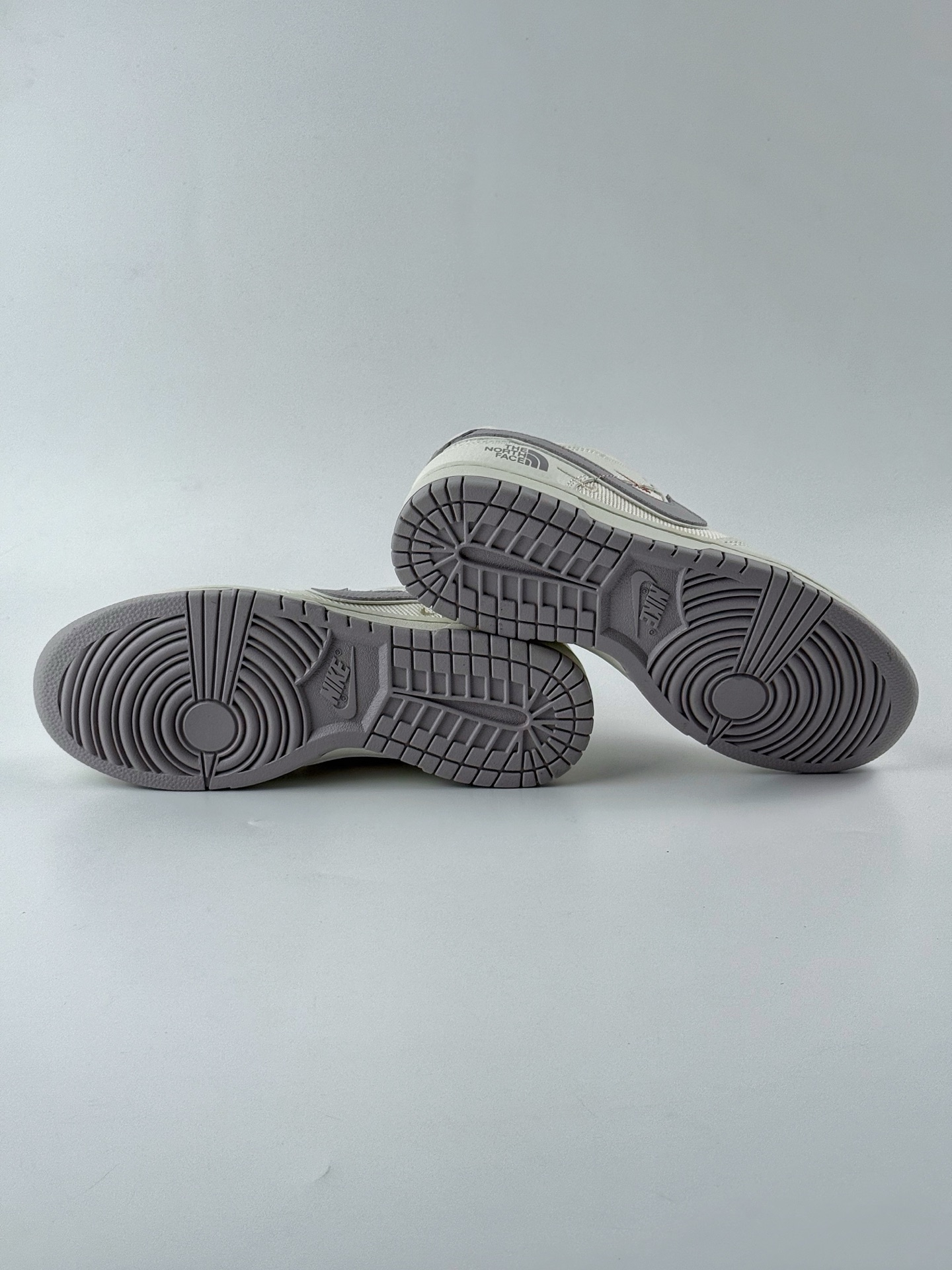 280 Nike SB Dunk Low x The North Face 白灰三小钩满天星 SC9207-413