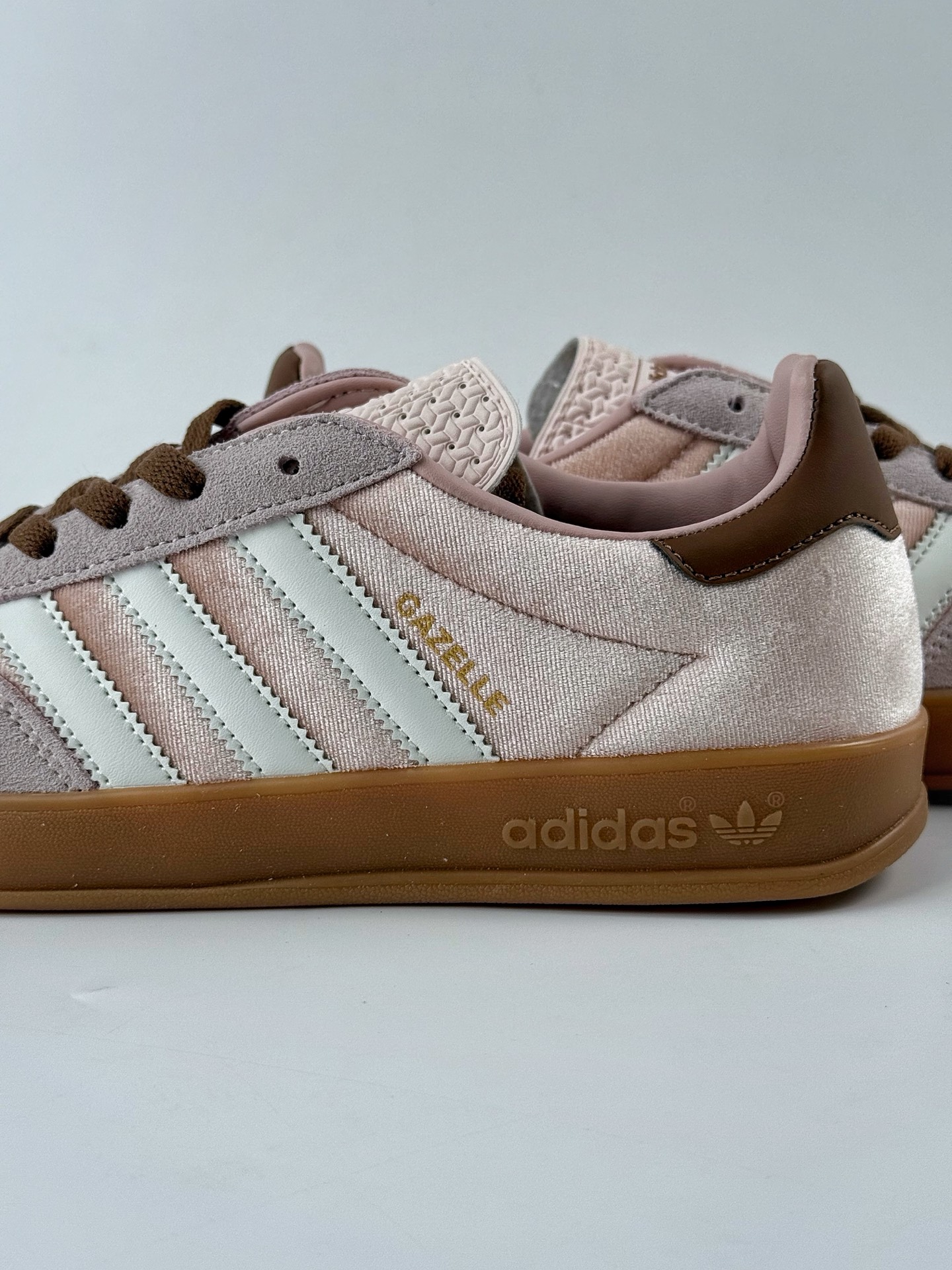 adidas Originals Gazelle INdoor 粉白 三叶草休闲防滑耐磨低帮板鞋 JR0232