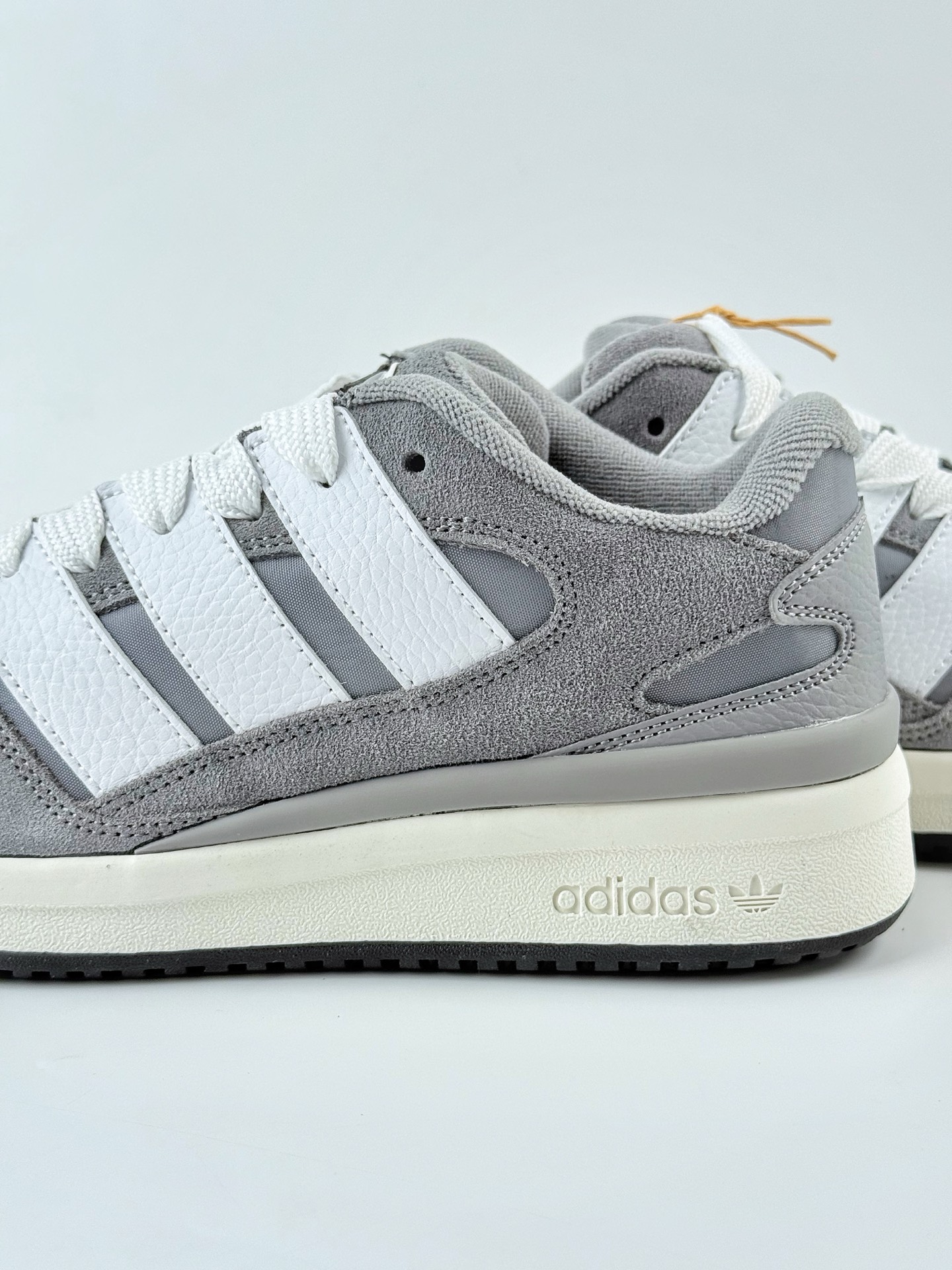 Adidas originals Forum 2000 CL 三叶草低邦 复古潮流休闲面包鞋 JS0997