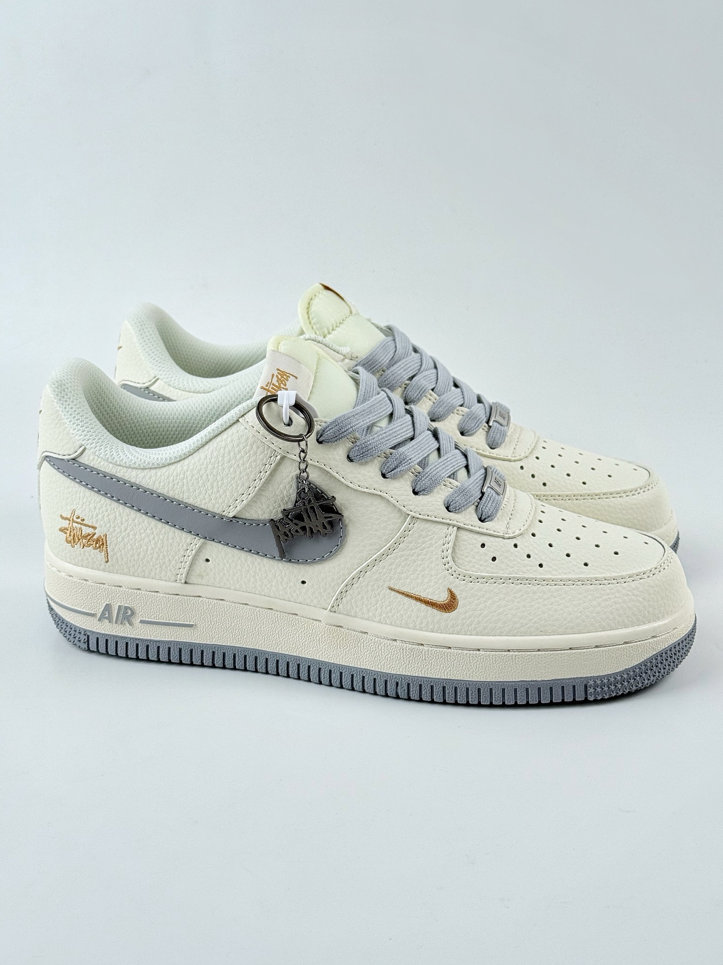 Nike Air Force 1 Low 07 x Stussy 白灰金小钩 XX3168-150