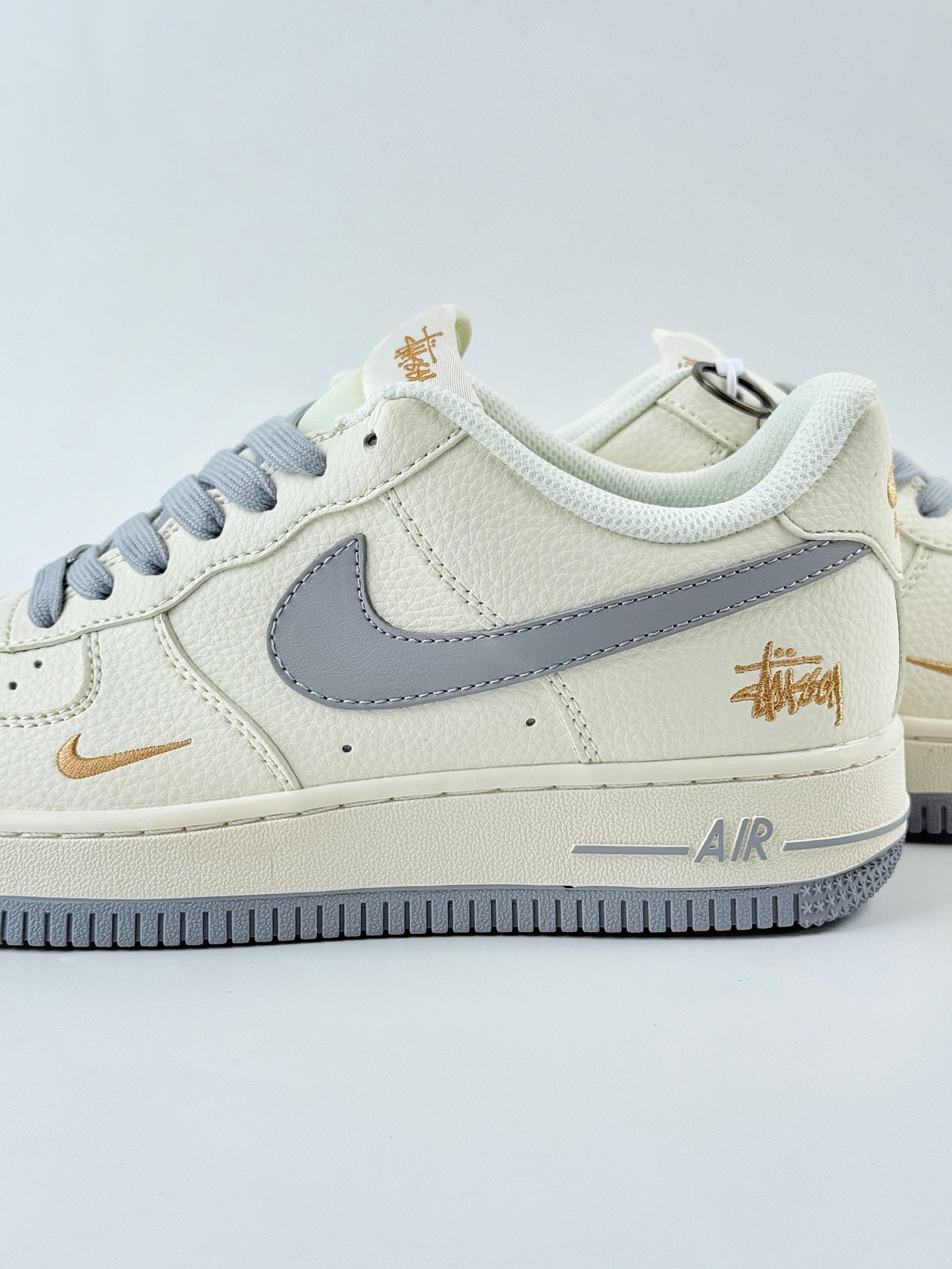 Nike Air Force 1 Low 07 x Stussy 白灰金小钩 XX3168-150