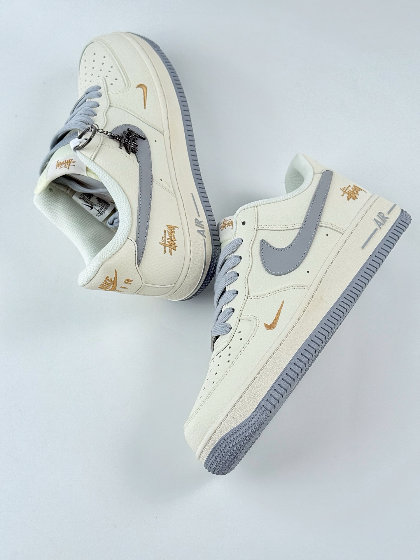 Nike Air Force 1 Low 07 x Stussy 白灰金小钩 XX3168-150