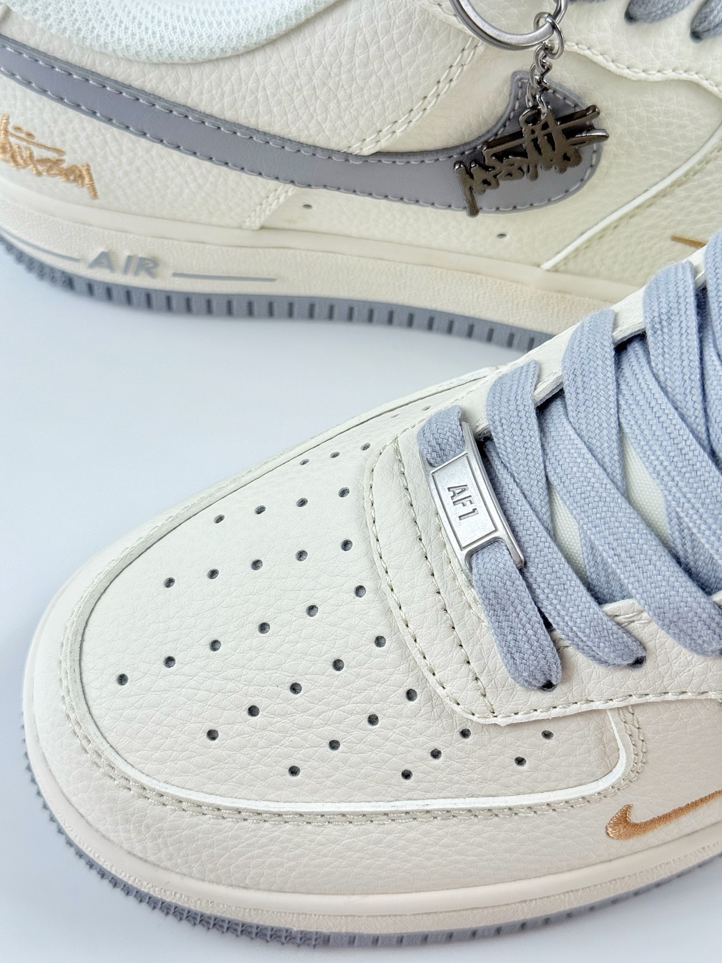 Nike Air Force 1 Low 07 x Stussy 白灰金小钩 XX3168-150