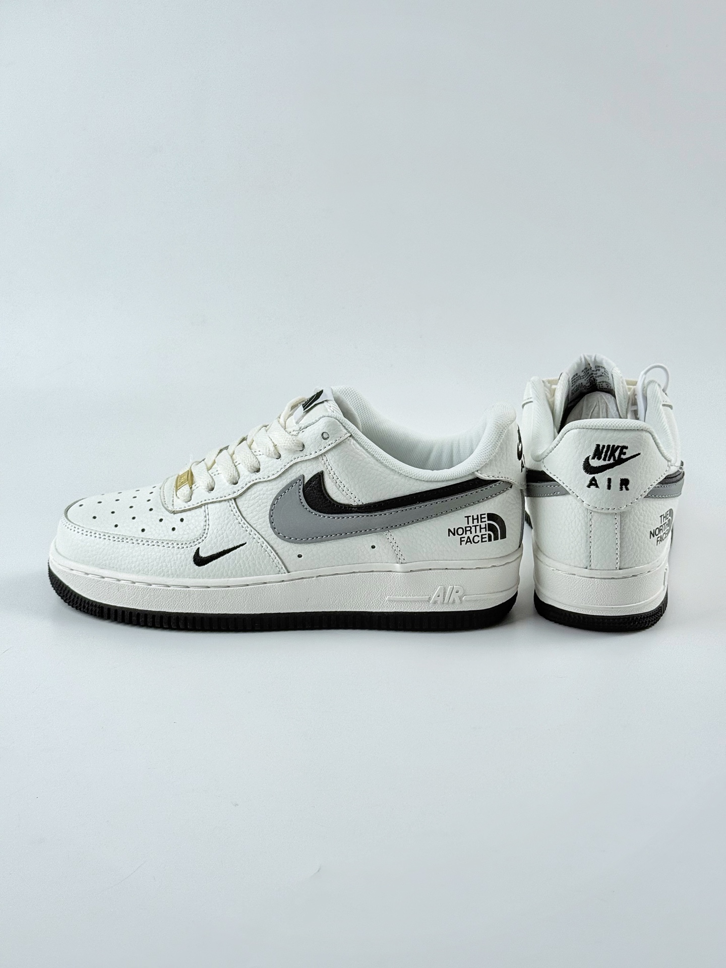 Nike Air Force 1 Low 07 x The North Face 白黑灰小钩 AM1588-006