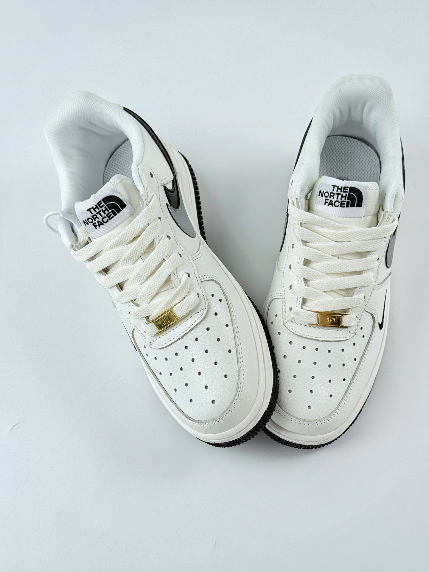 Nike Air Force 1 Low 07 x The North Face 白黑灰小钩 AM1588-006