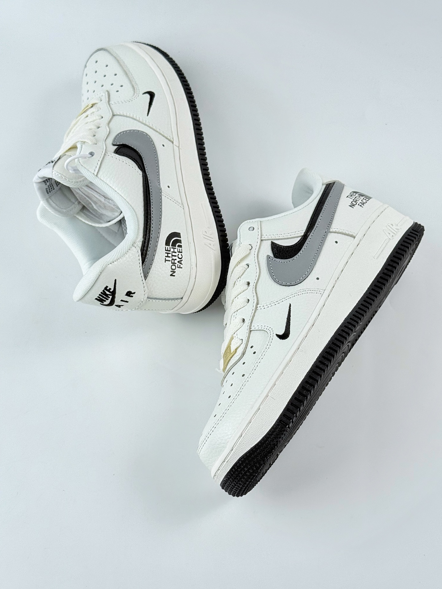Nike Air Force 1 Low 07 x The North Face 白黑灰小钩 AM1588-006