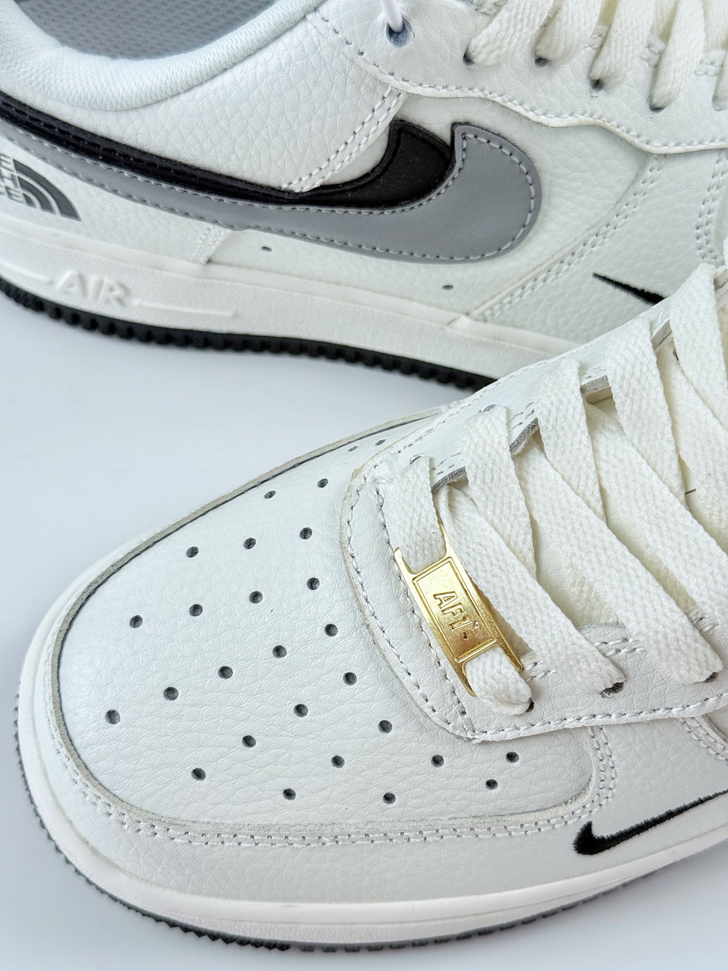 Nike Air Force 1 Low 07 x The North Face 白黑灰小钩 AM1588-006