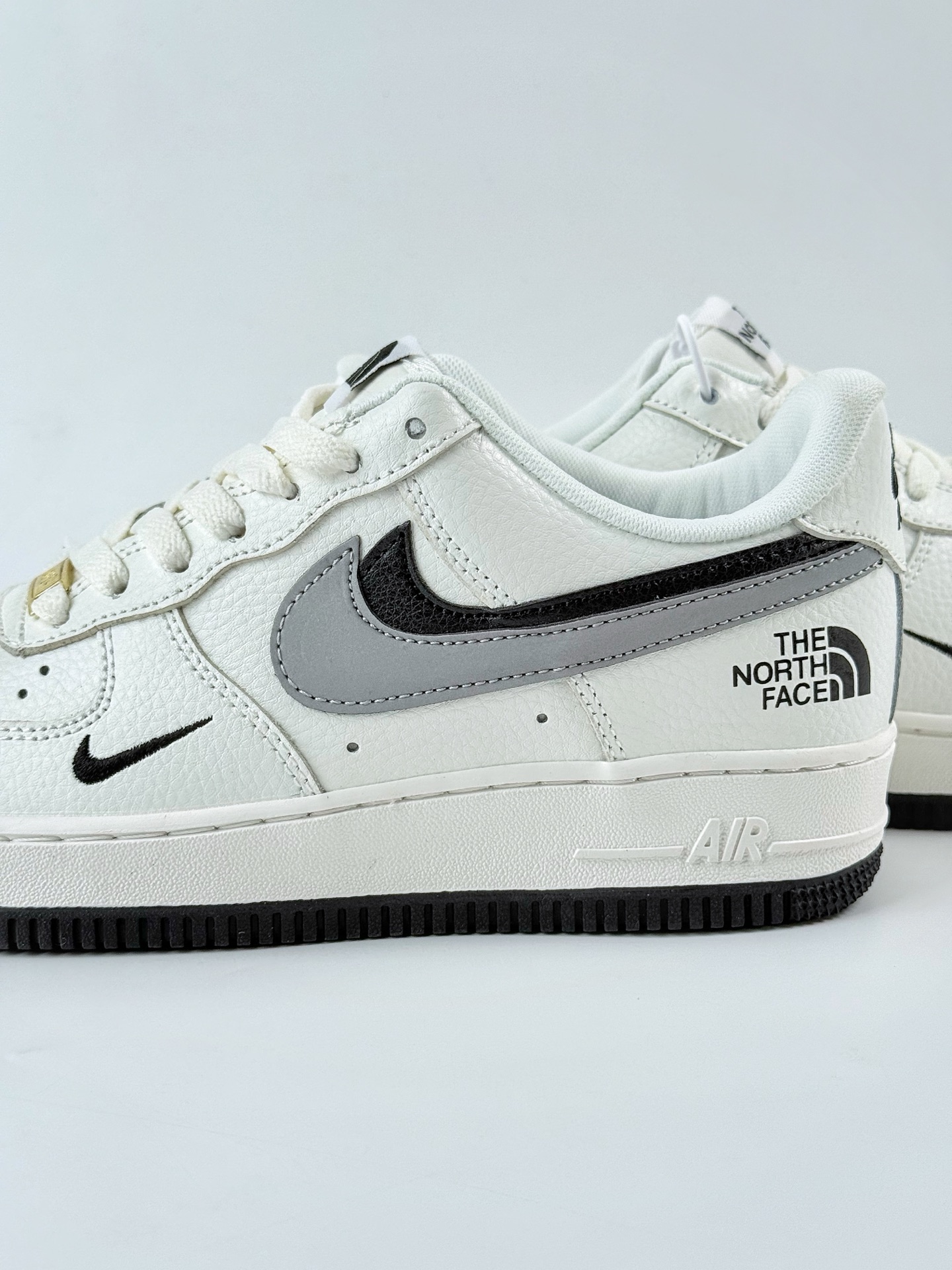Nike Air Force 1 Low 07 x The North Face 白黑灰小钩 AM1588-006