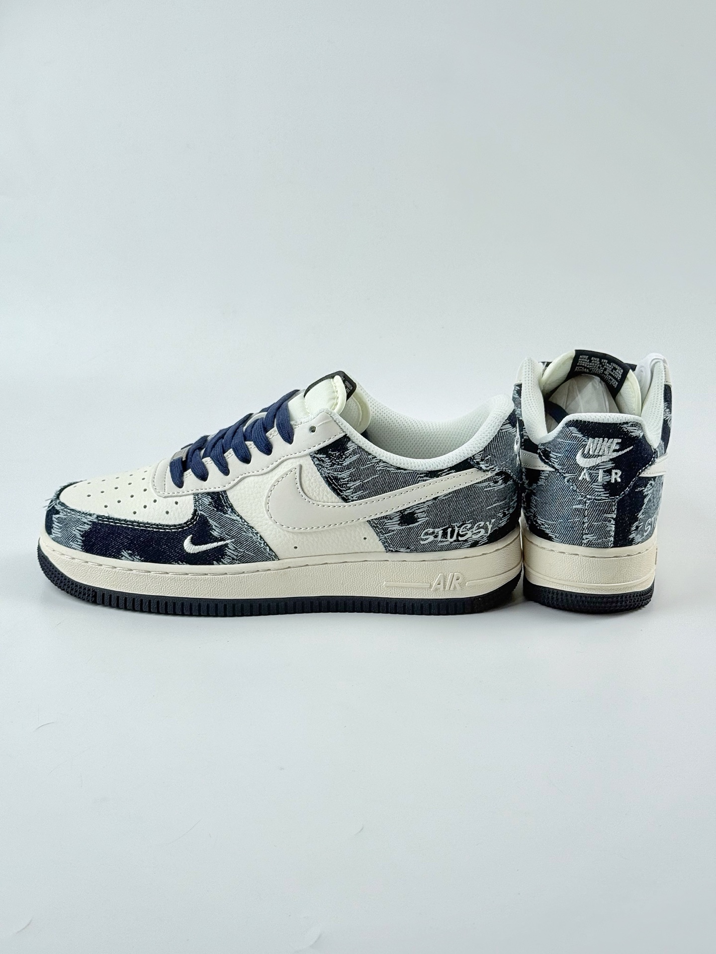 Nike Air Force 1 Low 07 x Stussy 白黑小钩 HH7518-057