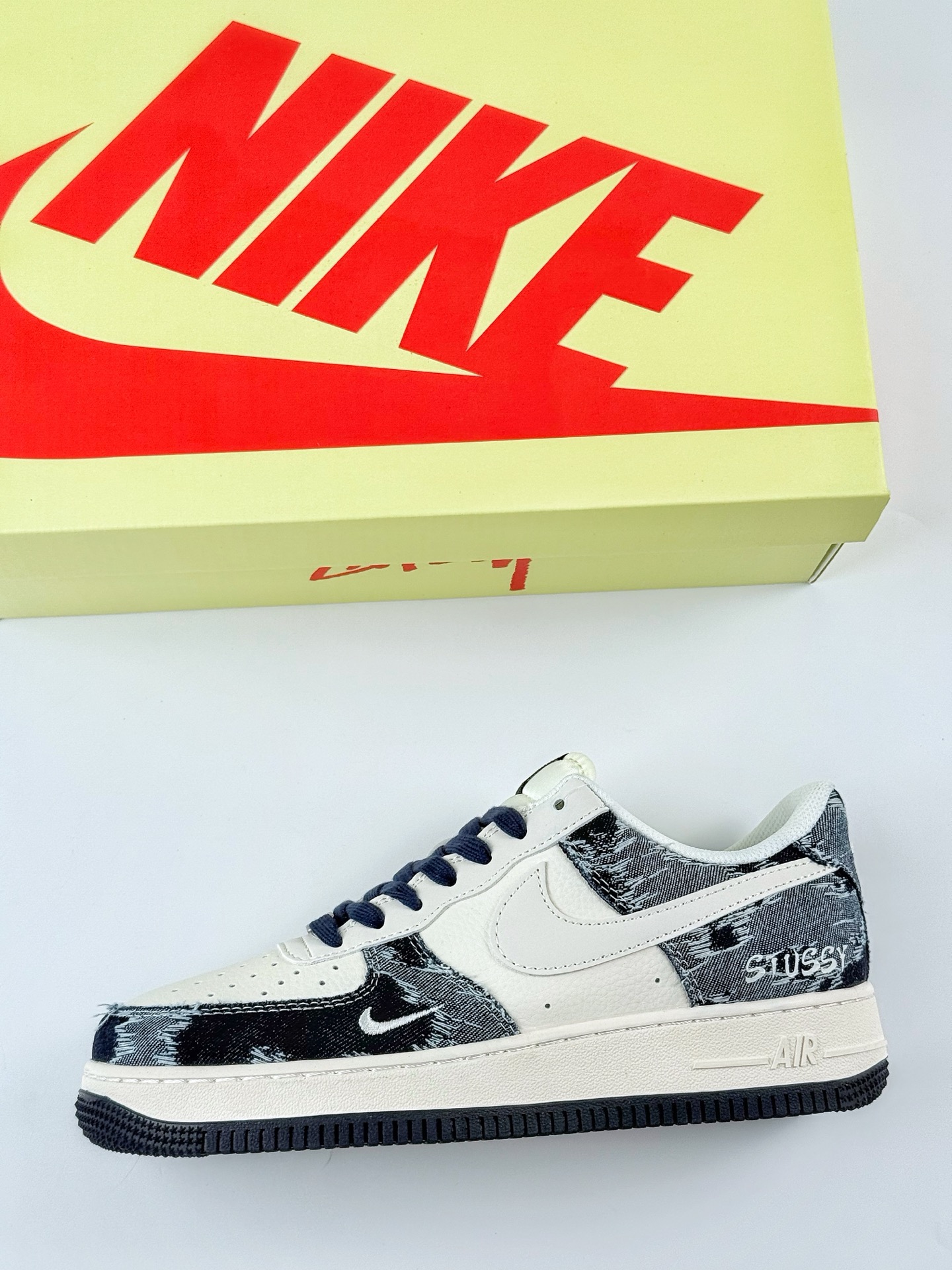 Nike Air Force 1 Low 07 x Stussy 白黑小钩 HH7518-057