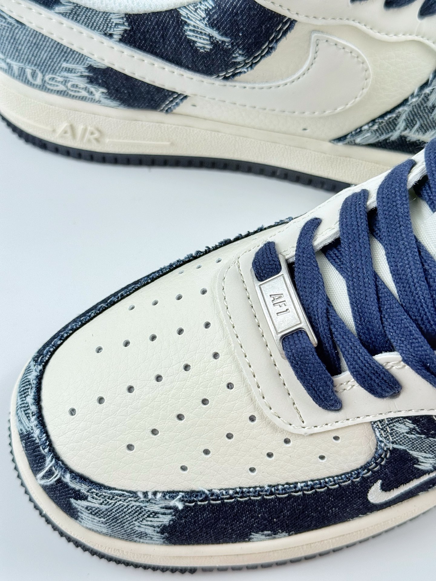 Nike Air Force 1 Low 07 x Stussy 白黑小钩 HH7518-057