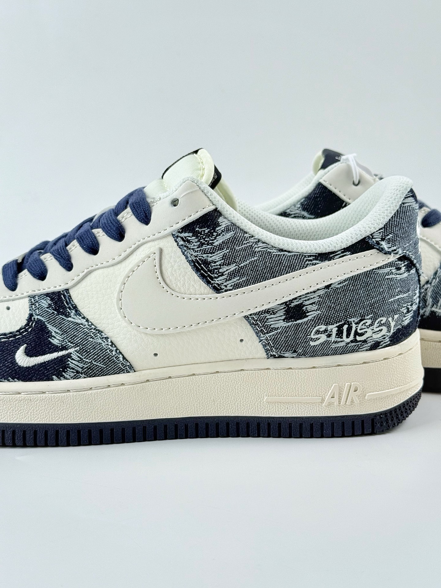 Nike Air Force 1 Low 07 x Stussy 白黑小钩 HH7518-057