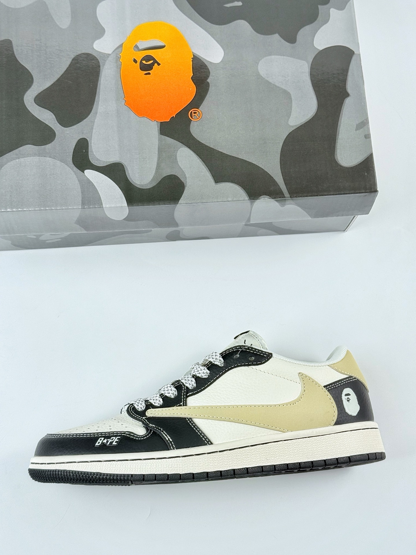 Travis Scott x Nike Air Jordan 1 Low x BAPE Air Jordan 1 Low 反转黑白黄满天星倒钩 JJ2508-552