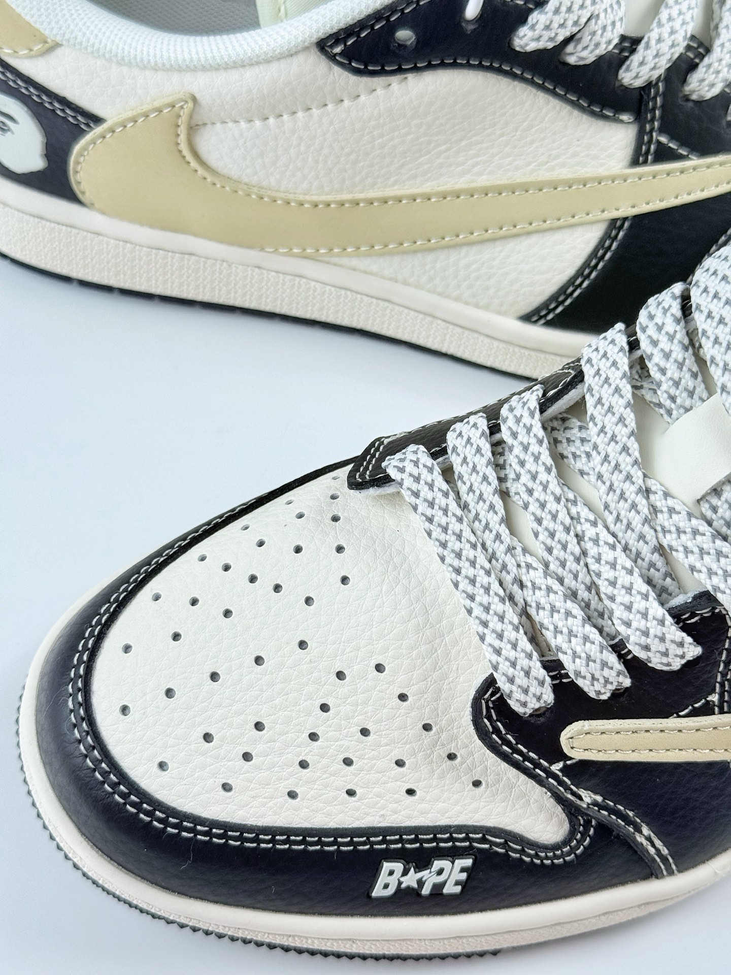 Travis Scott x Nike Air Jordan 1 Low x BAPE Air Jordan 1 Low 反转黑白黄满天星倒钩 JJ2508-552