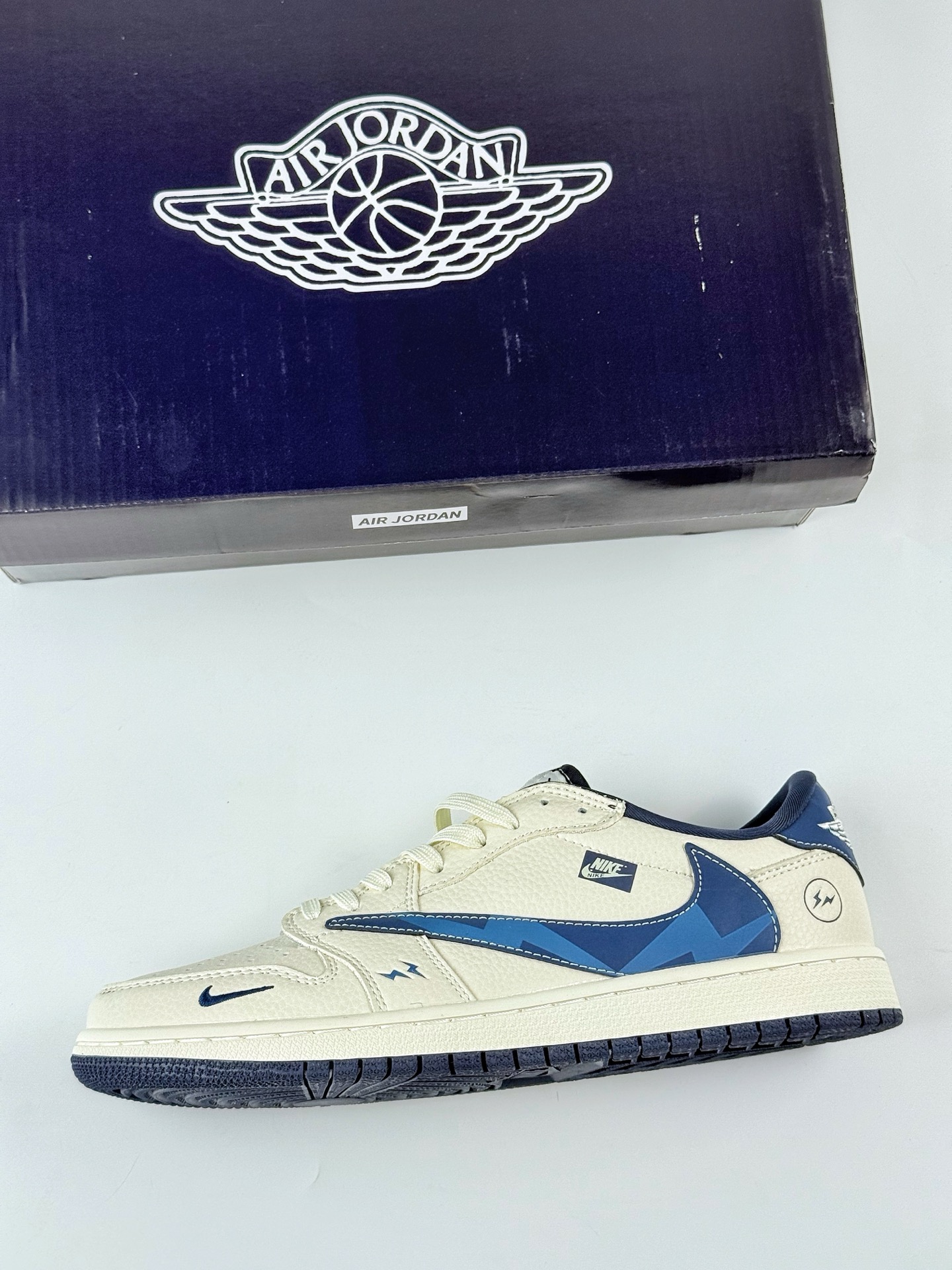 Travis Scott x Nike Air Jordan 1 Low x Louis Vuitton Air Jordan 1 Low 反转白蓝小钩闪电倒钩 LD2025-022