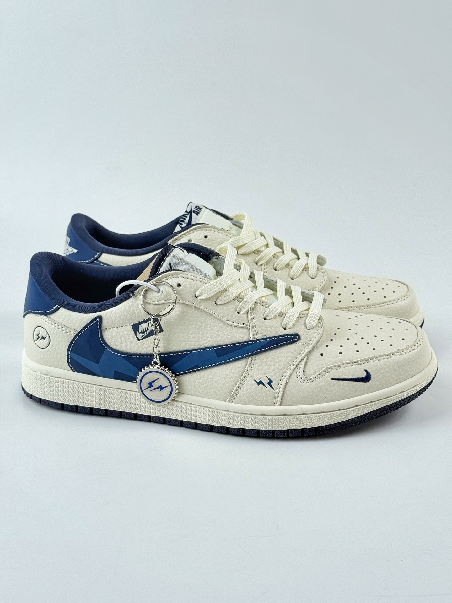 Travis Scott x Nike Air Jordan 1 Low x Louis Vuitton Air Jordan 1 Low 反转白蓝小钩闪电倒钩 LD2025-022