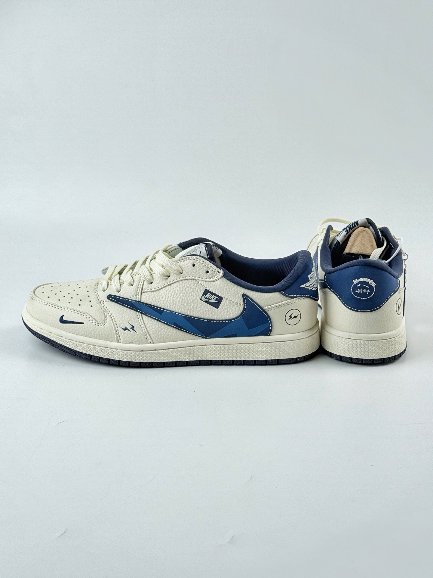 Travis Scott x Nike Air Jordan 1 Low x Louis Vuitton Air Jordan 1 Low 反转白蓝小钩闪电倒钩 LD2025-022