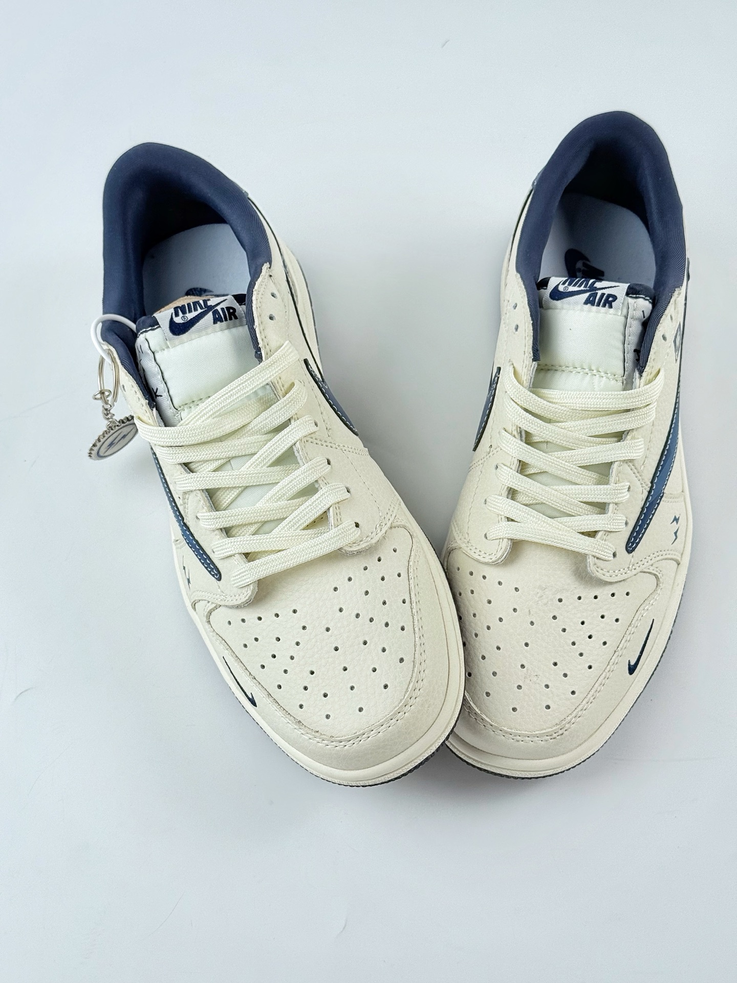 Travis Scott x Nike Air Jordan 1 Low x Louis Vuitton Air Jordan 1 Low 反转白蓝小钩闪电倒钩 LD2025-022
