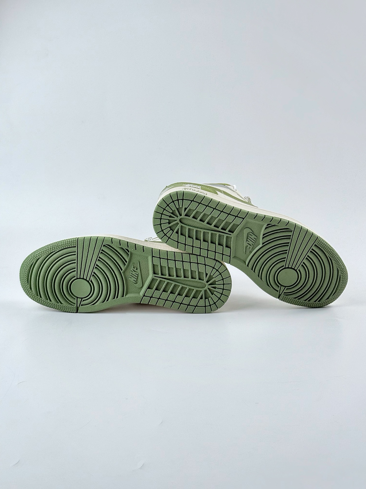 Air Jordan 1 Retro Low x Stussy 白绿小钩满天星 XS6086-558
