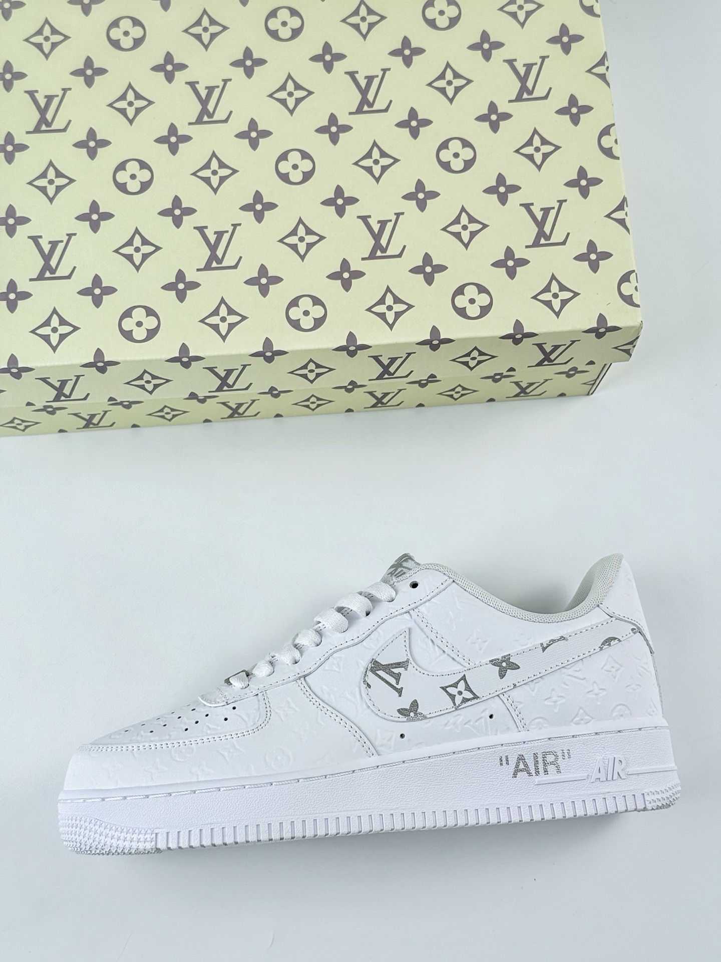 Nike Air Force 1 Low 07 x Louis Vuitton 白印花绑带 YN 769822
