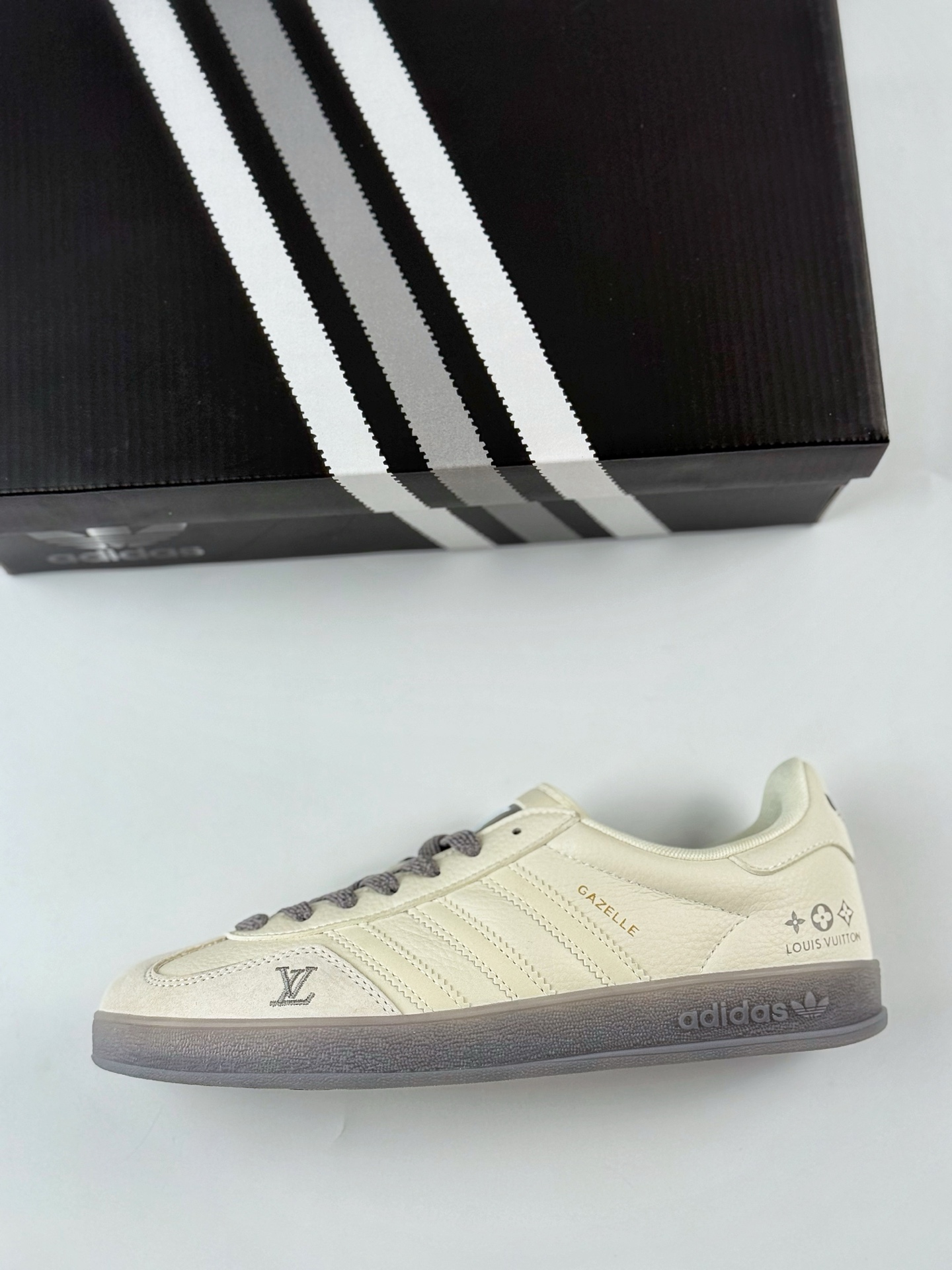 adidas Originals Gazelle INdoor x Louis Vuitton 白灰满天星 三叶草休闲防滑耐磨低帮板鞋 DM1234-005