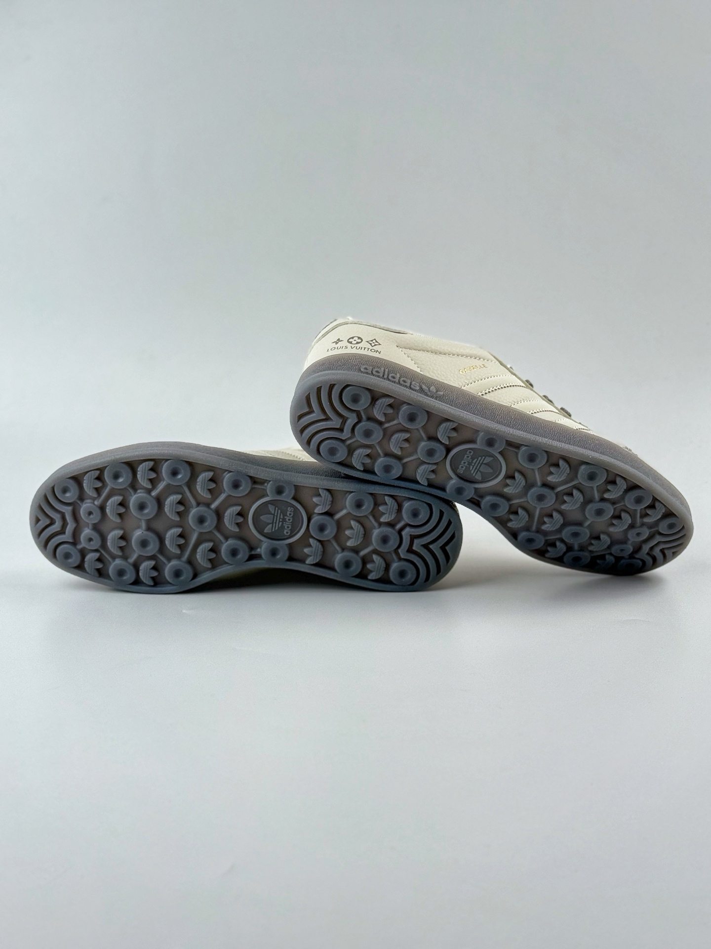 adidas Originals Gazelle INdoor x Louis Vuitton 白灰满天星 三叶草休闲防滑耐磨低帮板鞋 DM1234-005
