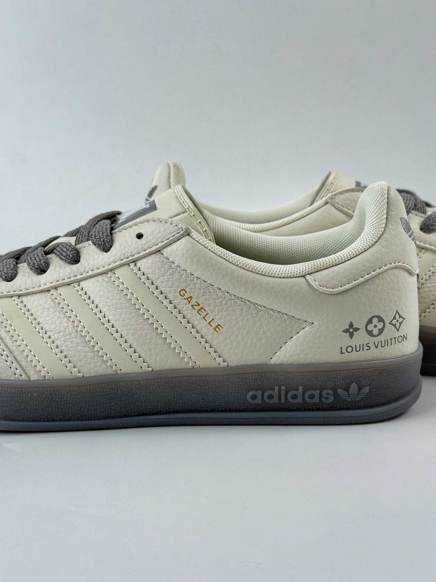 adidas Originals Gazelle INdoor x Louis Vuitton 白灰满天星 三叶草休闲防滑耐磨低帮板鞋 DM1234-005