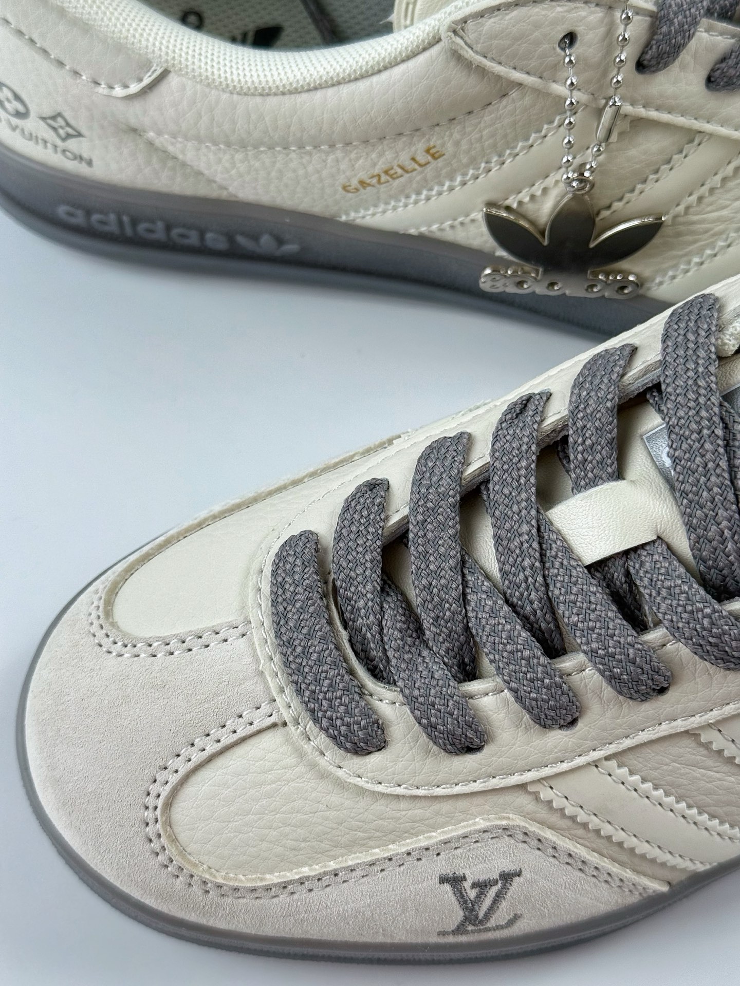 adidas Originals Gazelle INdoor x Louis Vuitton 白灰满天星 三叶草休闲防滑耐磨低帮板鞋 DM1234-005