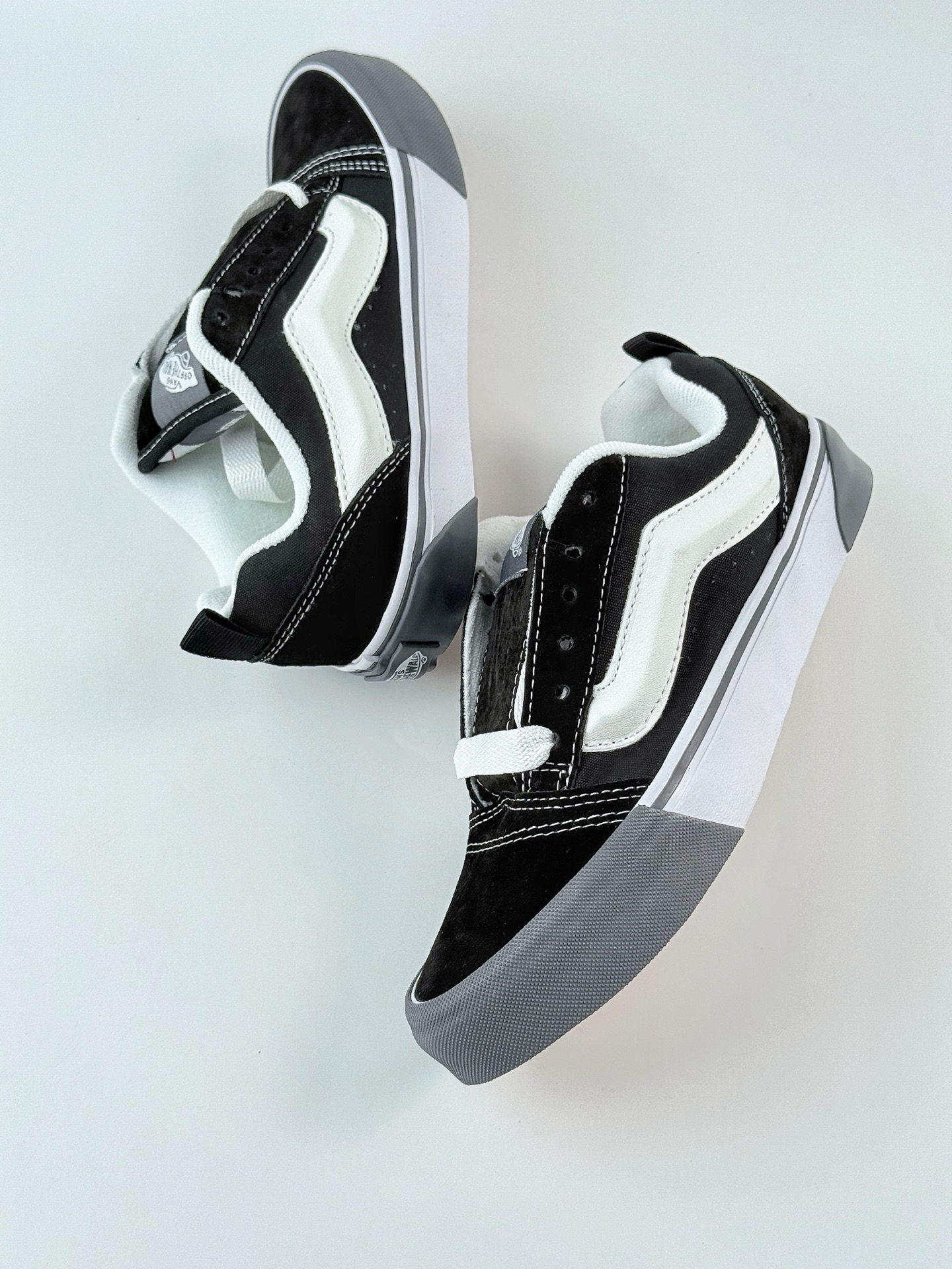 Vans Knu Skool灰生胶复古面包鞋 超火的大VANS灰生胶复古黑色面包鞋