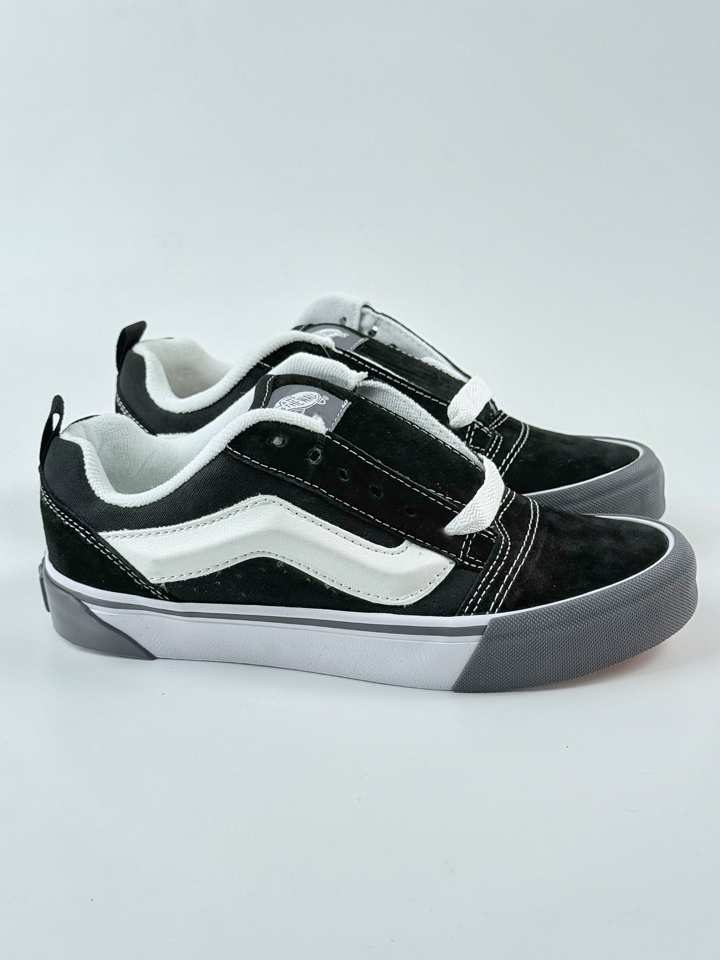 Vans Knu Skool灰生胶复古面包鞋 超火的大VANS灰生胶复古黑色面包鞋