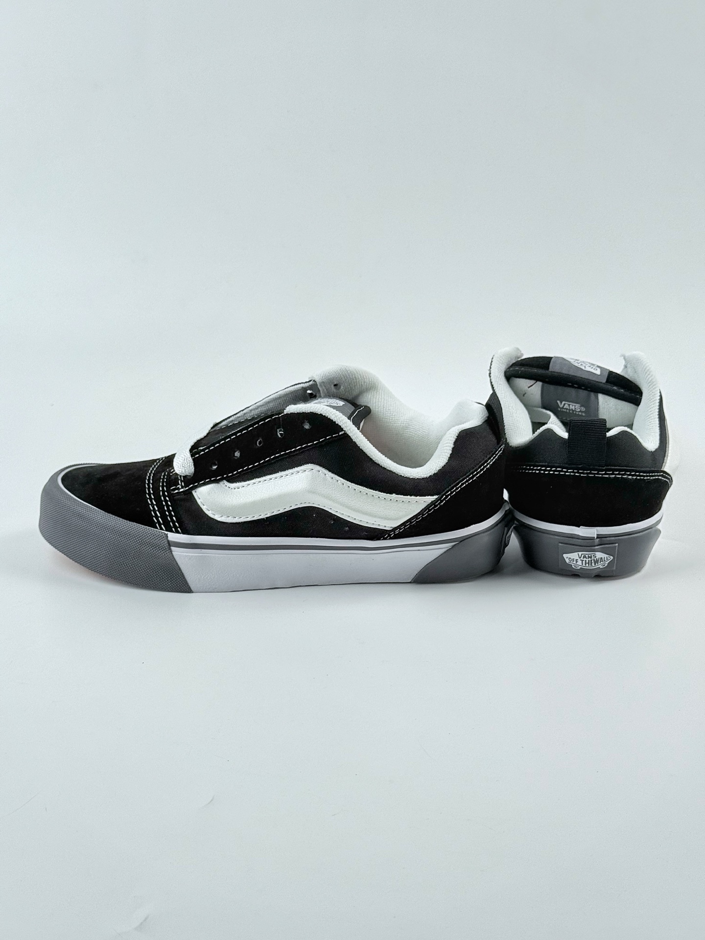Vans Knu Skool灰生胶复古面包鞋 超火的大VANS灰生胶复古黑色面包鞋