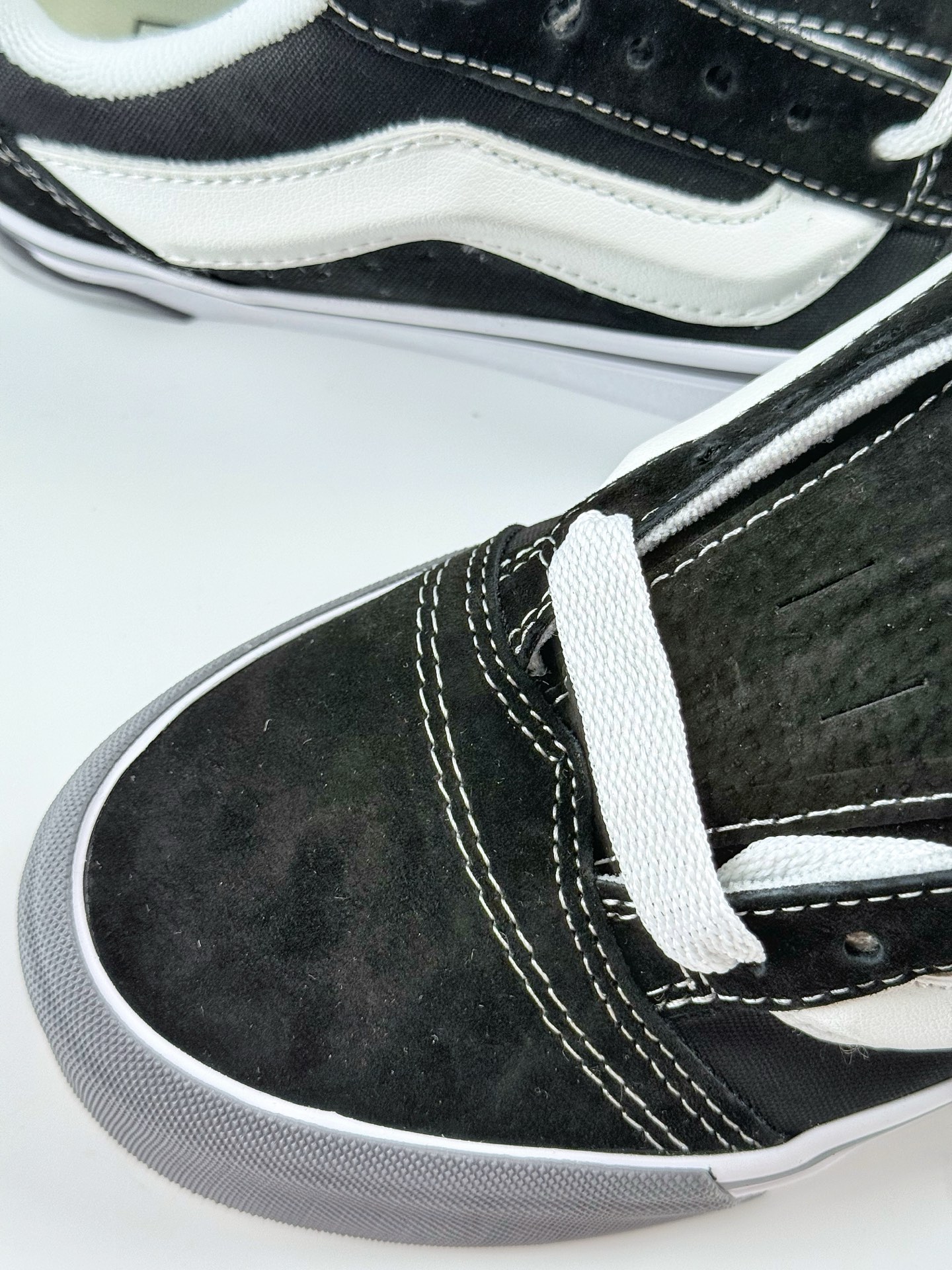 Vans Knu Skool灰生胶复古面包鞋 超火的大VANS灰生胶复古黑色面包鞋