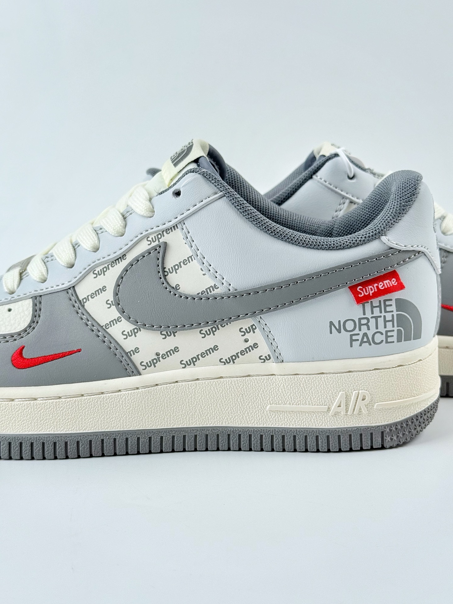 Nike Air Force 1 Low 07 x Suoreme x The North Face 白灰红小钩 JJ2508-715