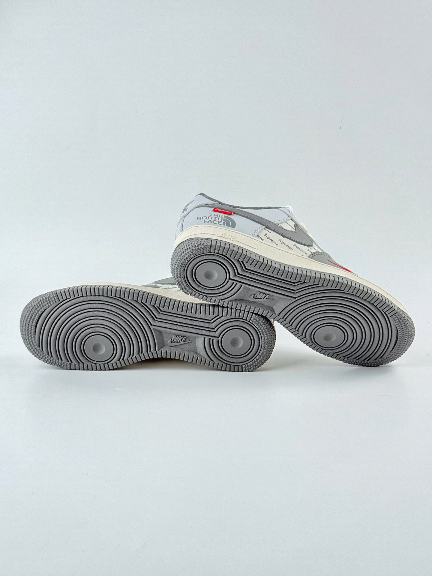 Nike Air Force 1 Low 07 x Suoreme x The North Face 白灰红小钩 JJ2508-715