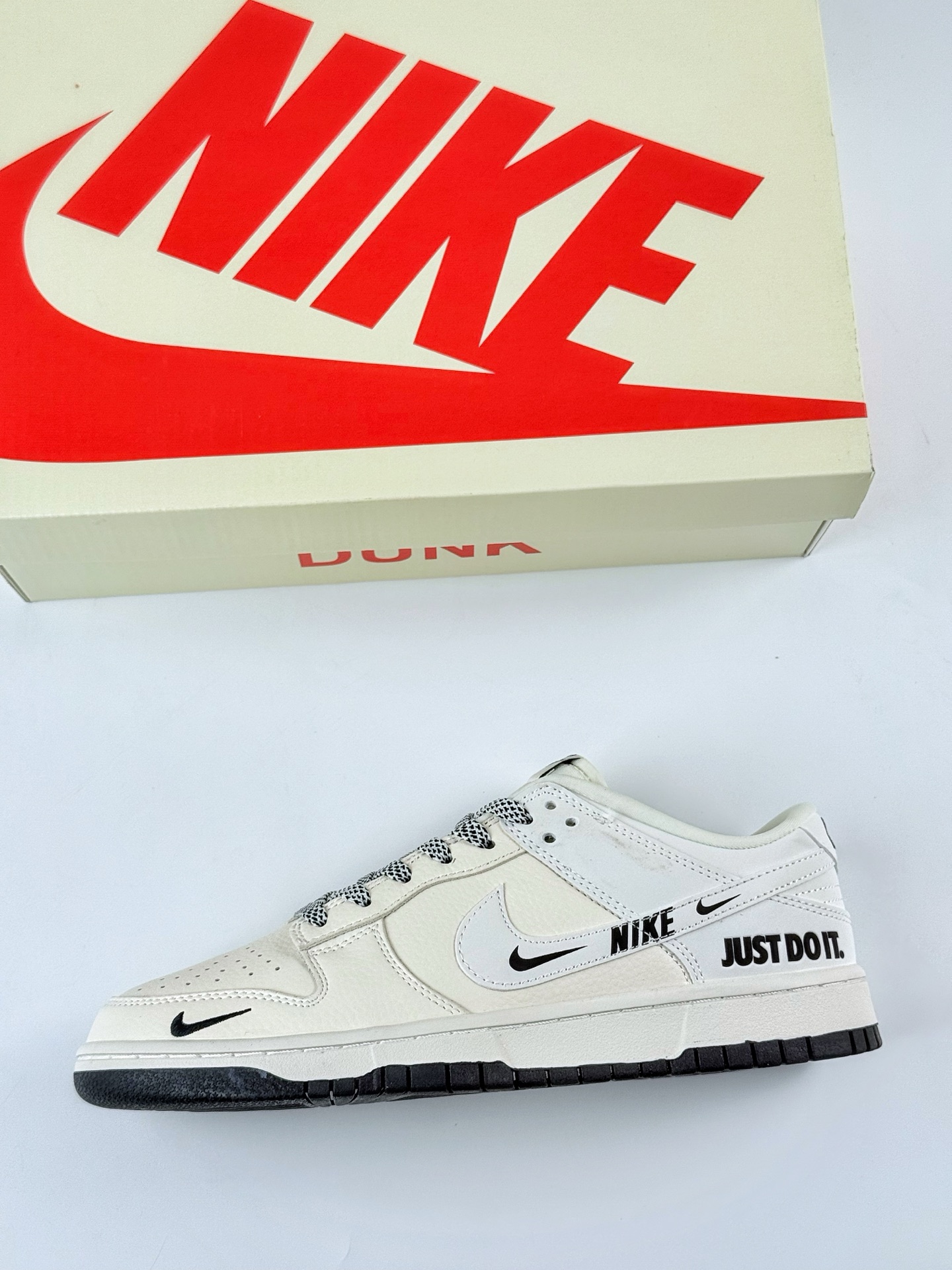 Nike SB Dunk Low 白黑三小钩满天星 KK1333-043