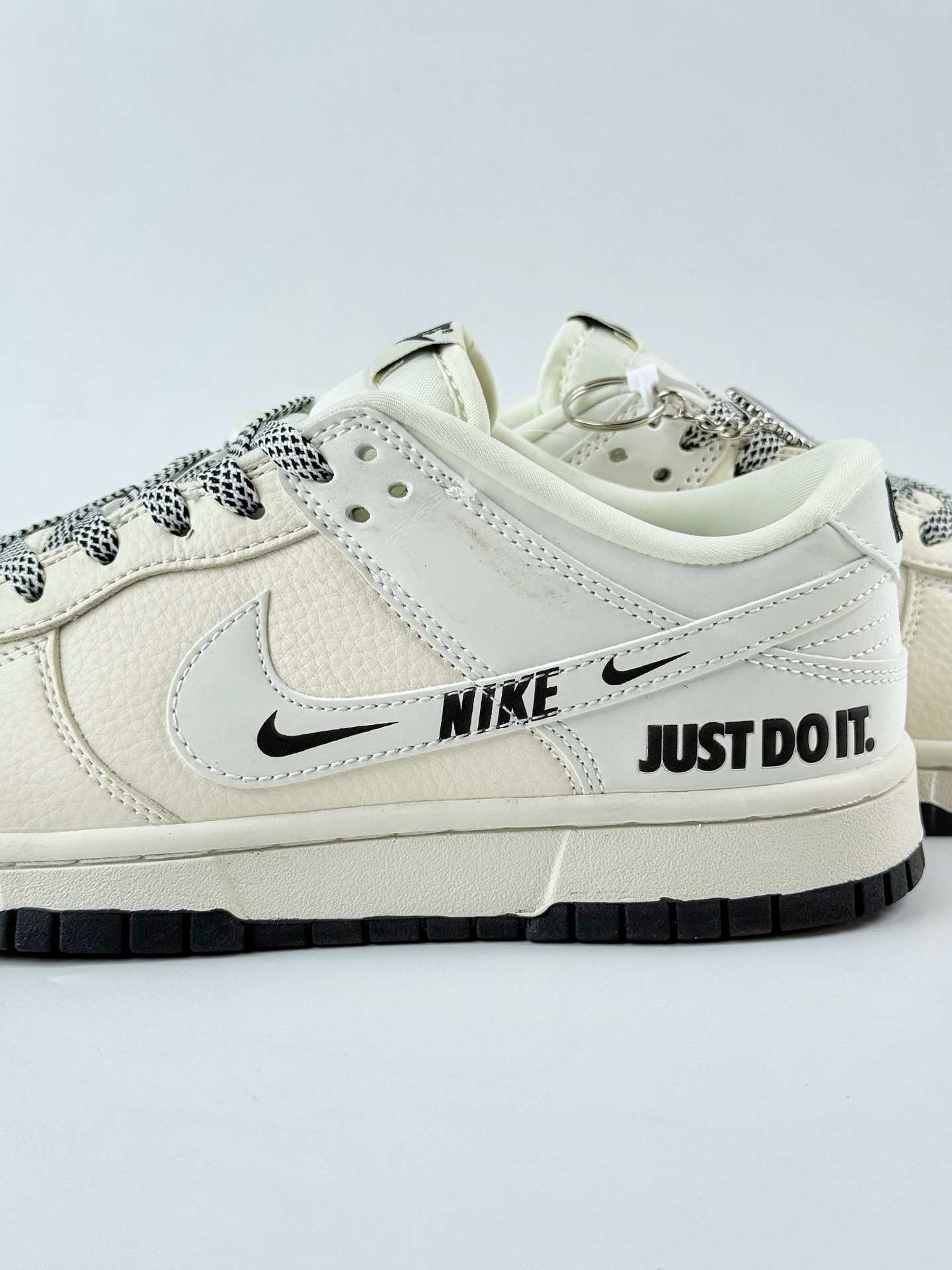 Nike SB Dunk Low 白黑三小钩满天星 KK1333-043