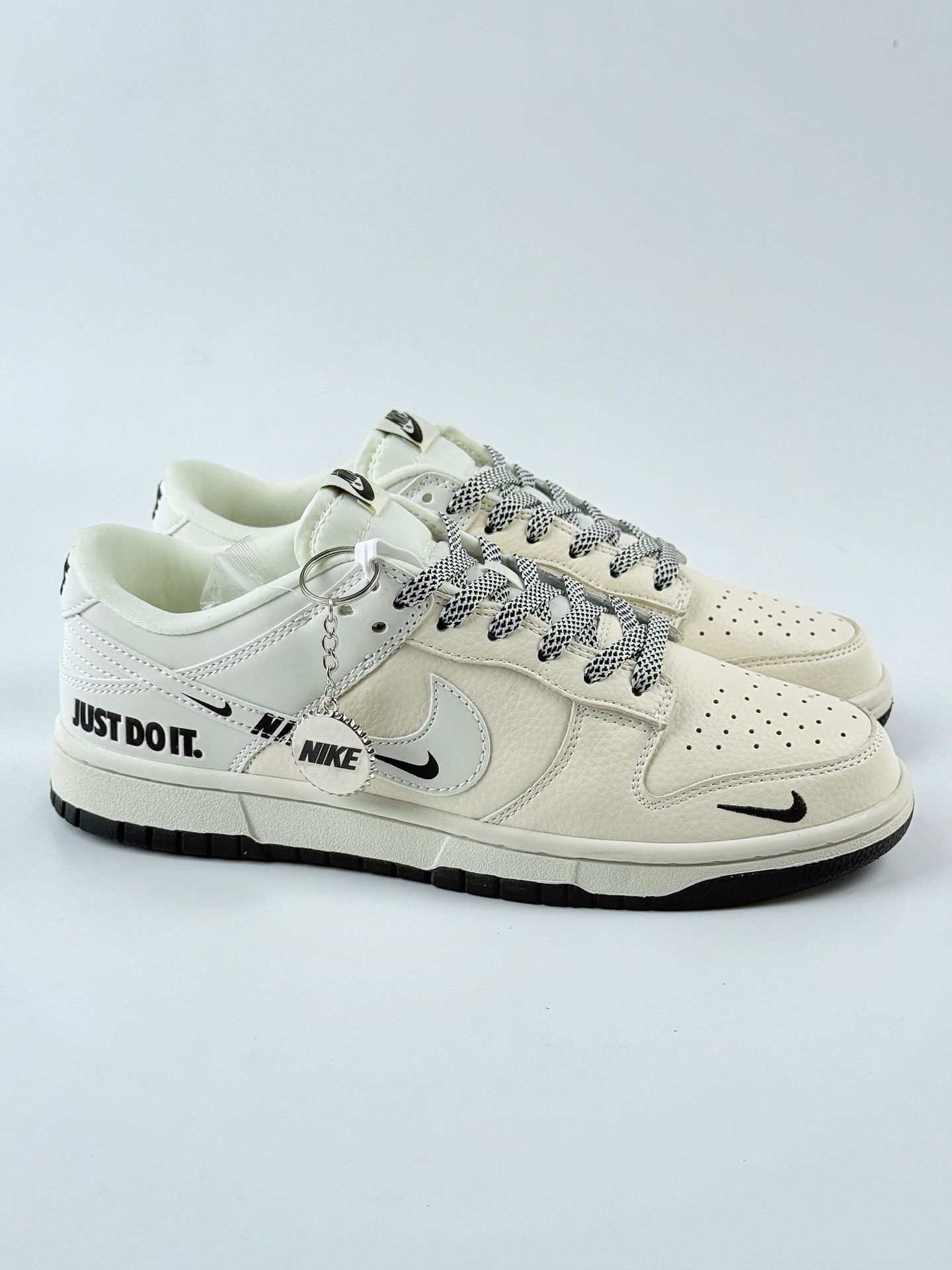 Nike SB Dunk Low 白黑三小钩满天星 KK1333-043