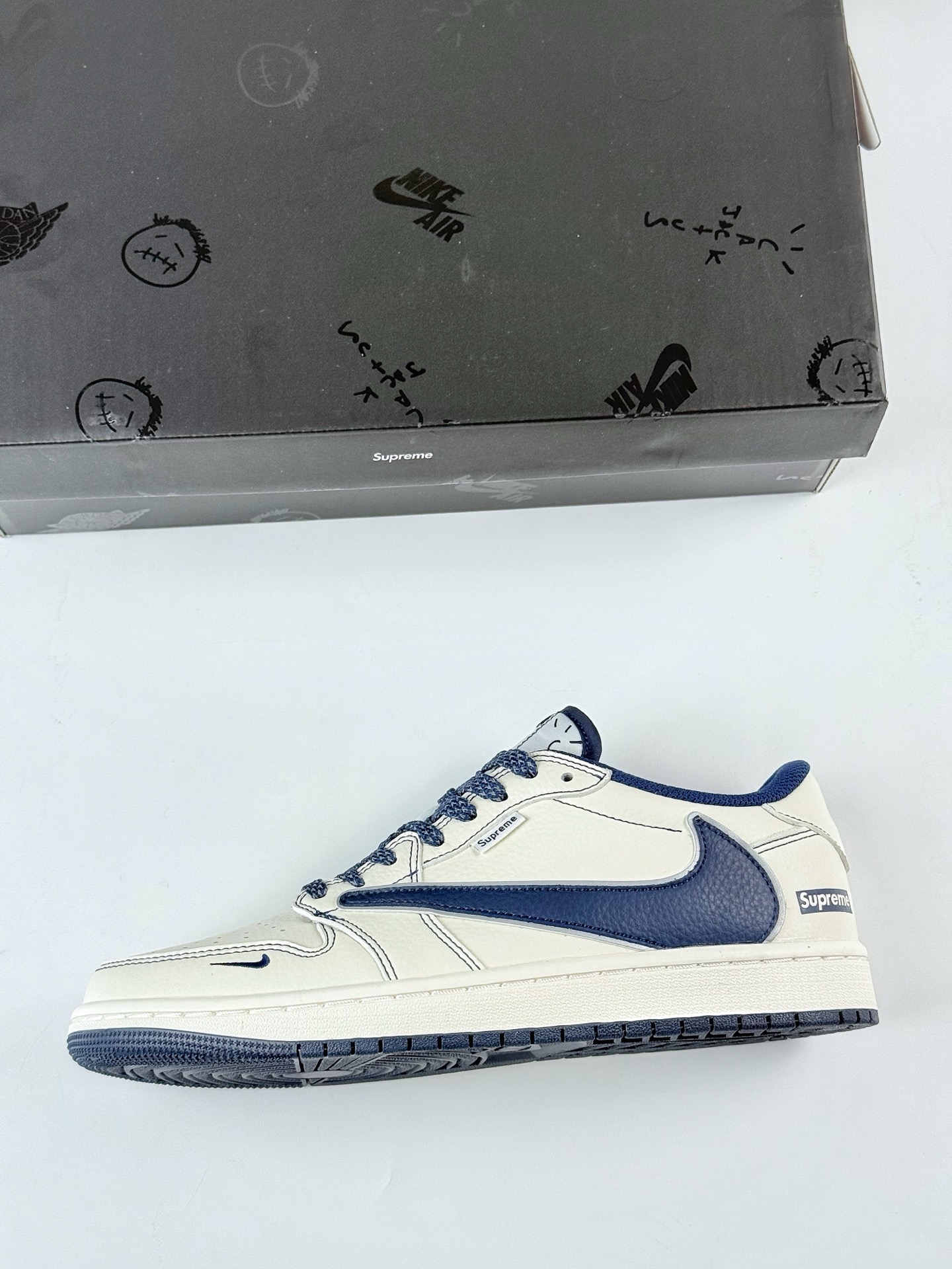 Travis Scott x Nike Air Jordan 1 Low x Supreme Air Jordan 1 Low 反转白蓝小钩满天星倒钩 DH0223-355