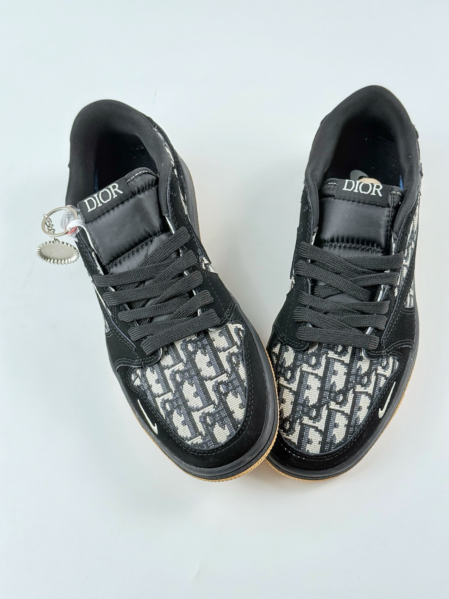Travis Scott x Nike Air Jordan 1 Low x DIOR Air Jordan 1 Low 反转黑白小钩倒钩 XS2024-069