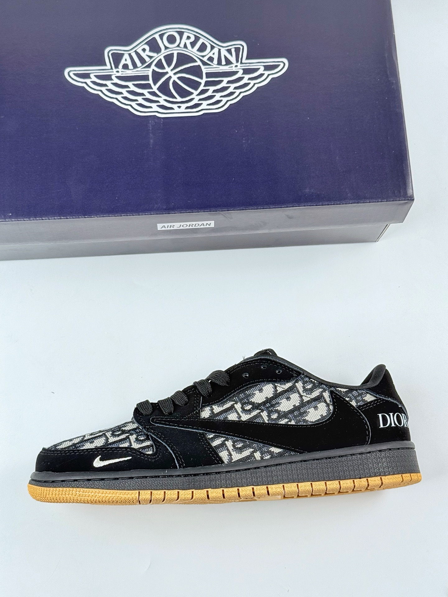 Travis Scott x Nike Air Jordan 1 Low x DIOR Air Jordan 1 Low 反转黑白小钩倒钩 XS2024-069