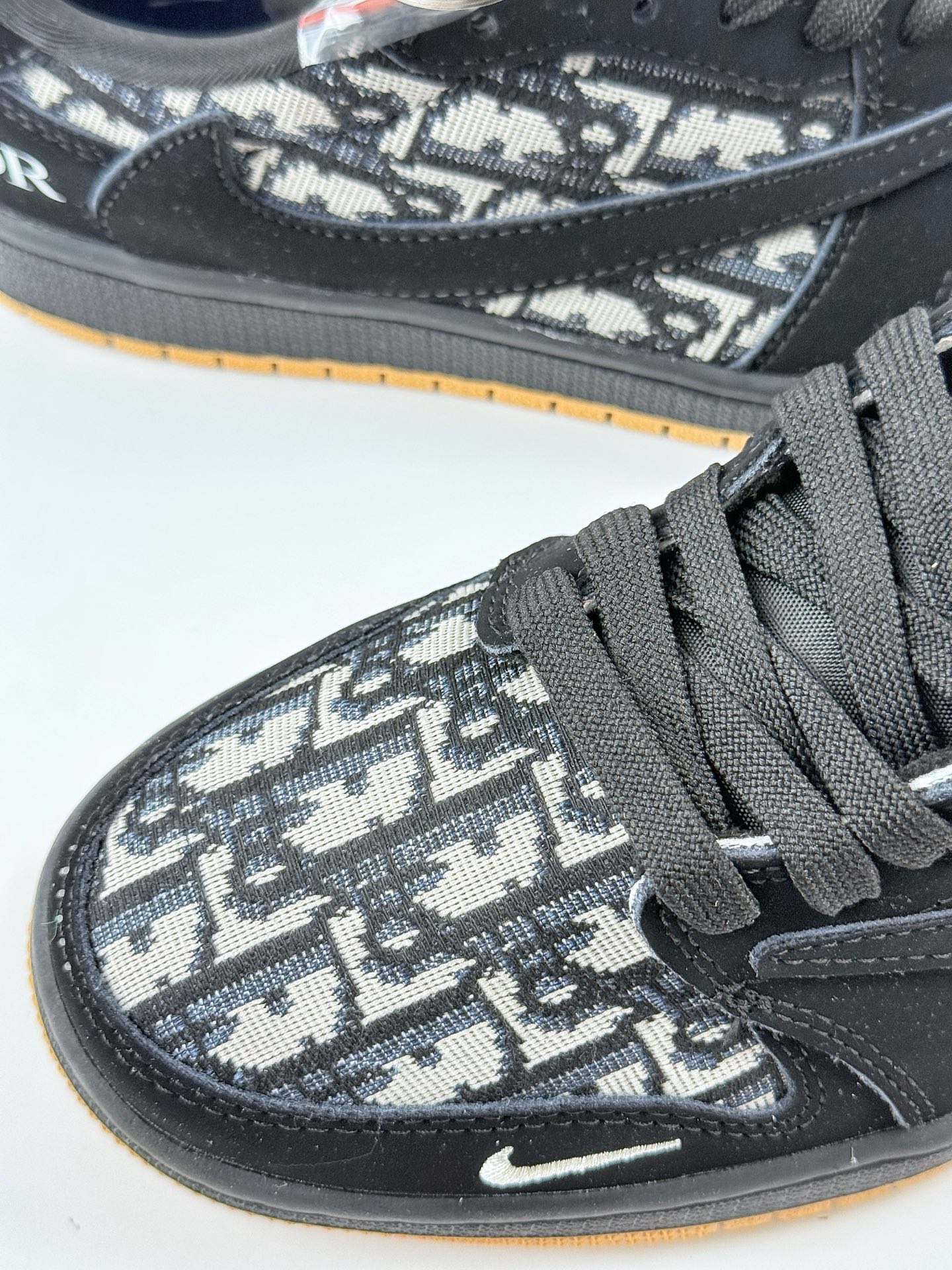 Travis Scott x Nike Air Jordan 1 Low x DIOR Air Jordan 1 Low 反转黑白小钩倒钩 XS2024-069